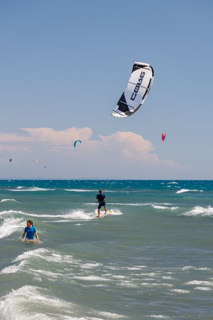 <b>Mui Ne: Kitesurfing Paradise & Unexpected Waves</b> <b>Mui Ne: Kitesurfing Paradise & Unexpected Waves</b>