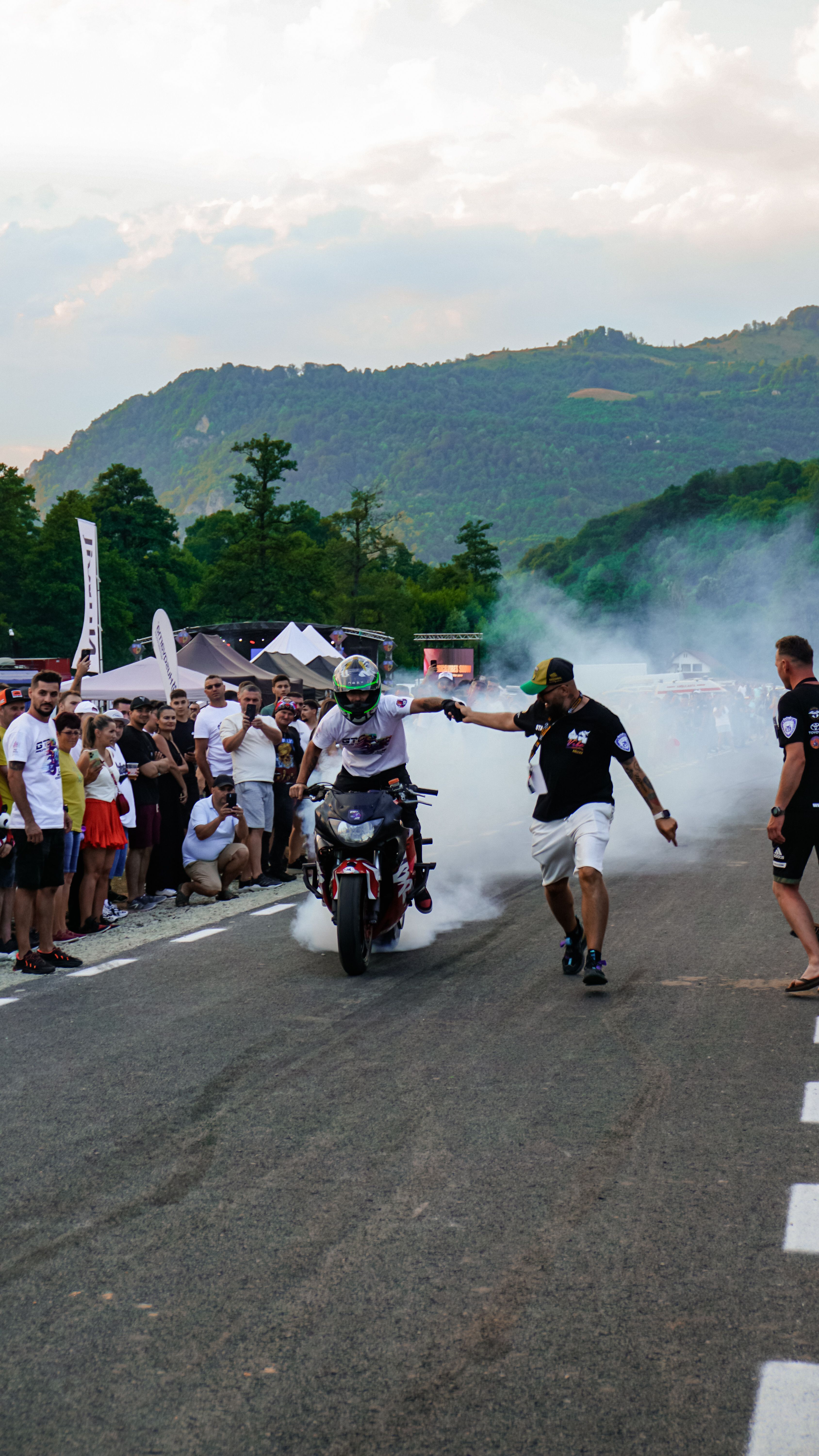 Rassemblements et festivals moto été 2026 : comment choisir LE bon événement pour ta tribu 
