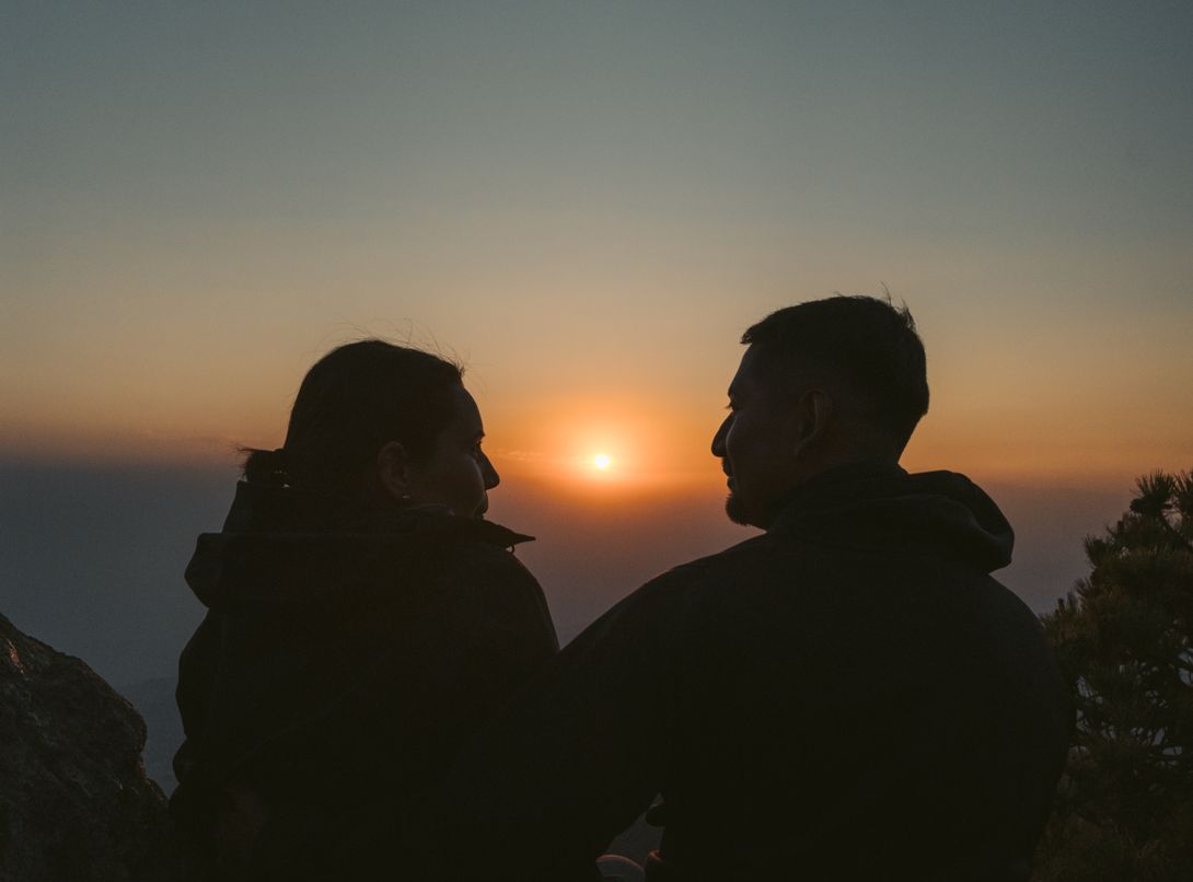 Online dating: starting a conversation on a niche platform