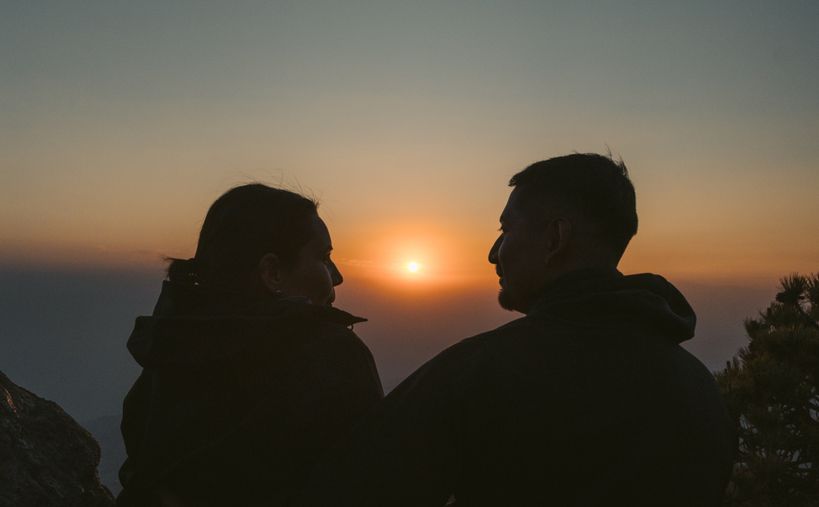 Online dating: starting a conversation on a niche platform