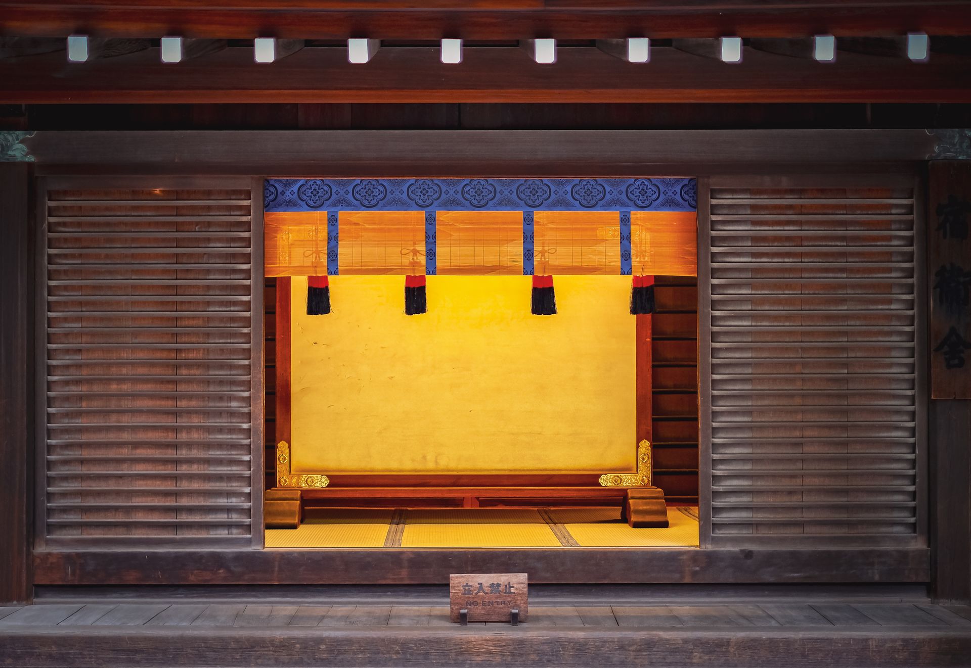 Intricate view of a traditional Japanese tatami room, showcasing elegant architecture and decor.