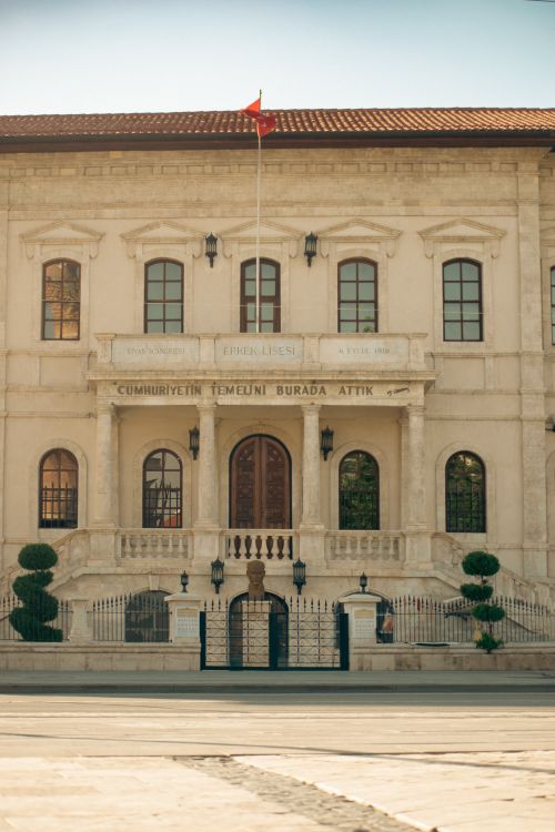 Free Elegant Ottoman-style building with Turkish flag under clear sky. Stock Photo