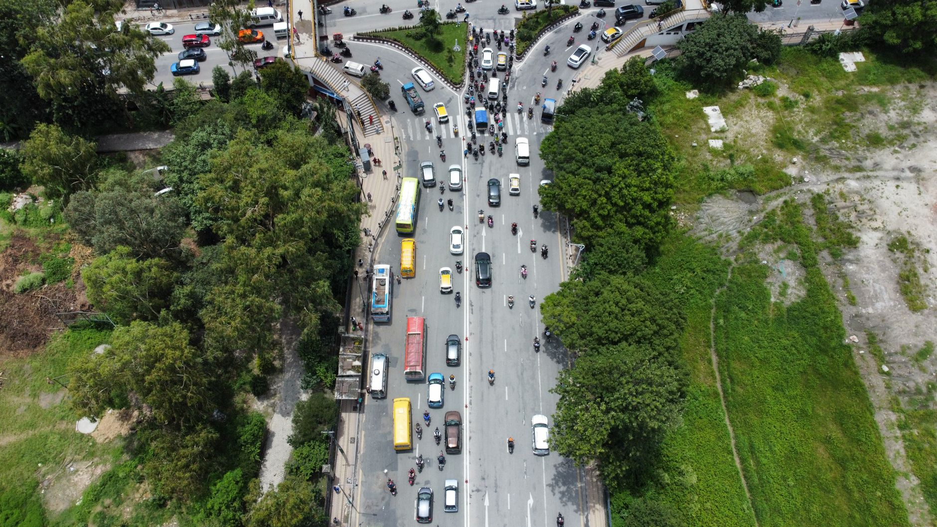 Featured image for the article: Ghaziabad restricts heavy vehicles on GT Road from 5pm to 9pm