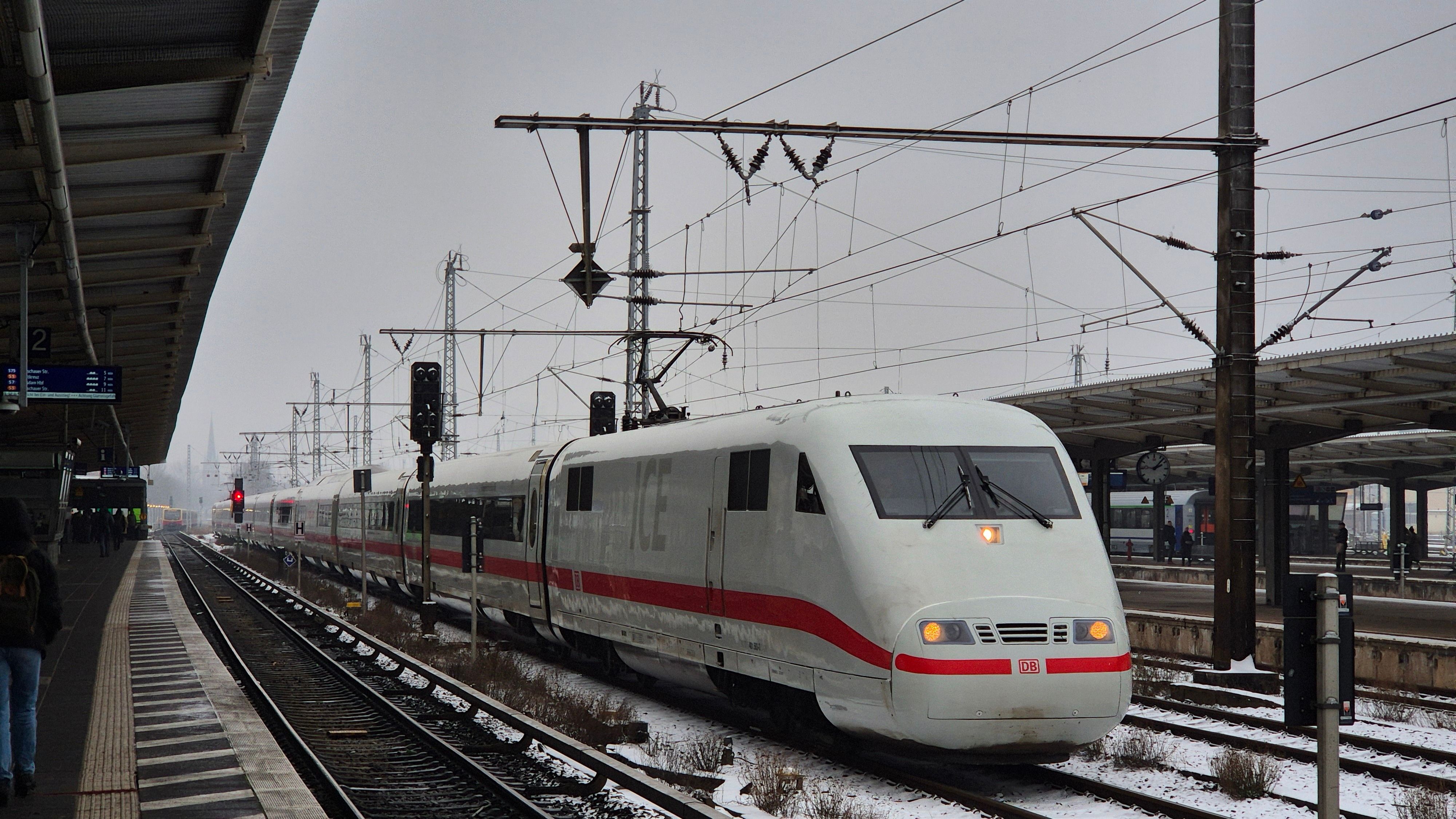 High-Speed ICE Train at German Station in Winter · Free Stock Photo