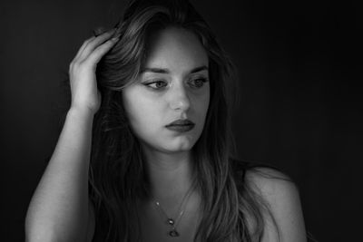 Black and white studio portrait, photo by Benoit Vacherie on Pexels