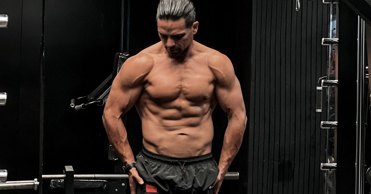 Buff Man Ad Buff Man in Gym with Modern Lighting · Free Stock Photo
