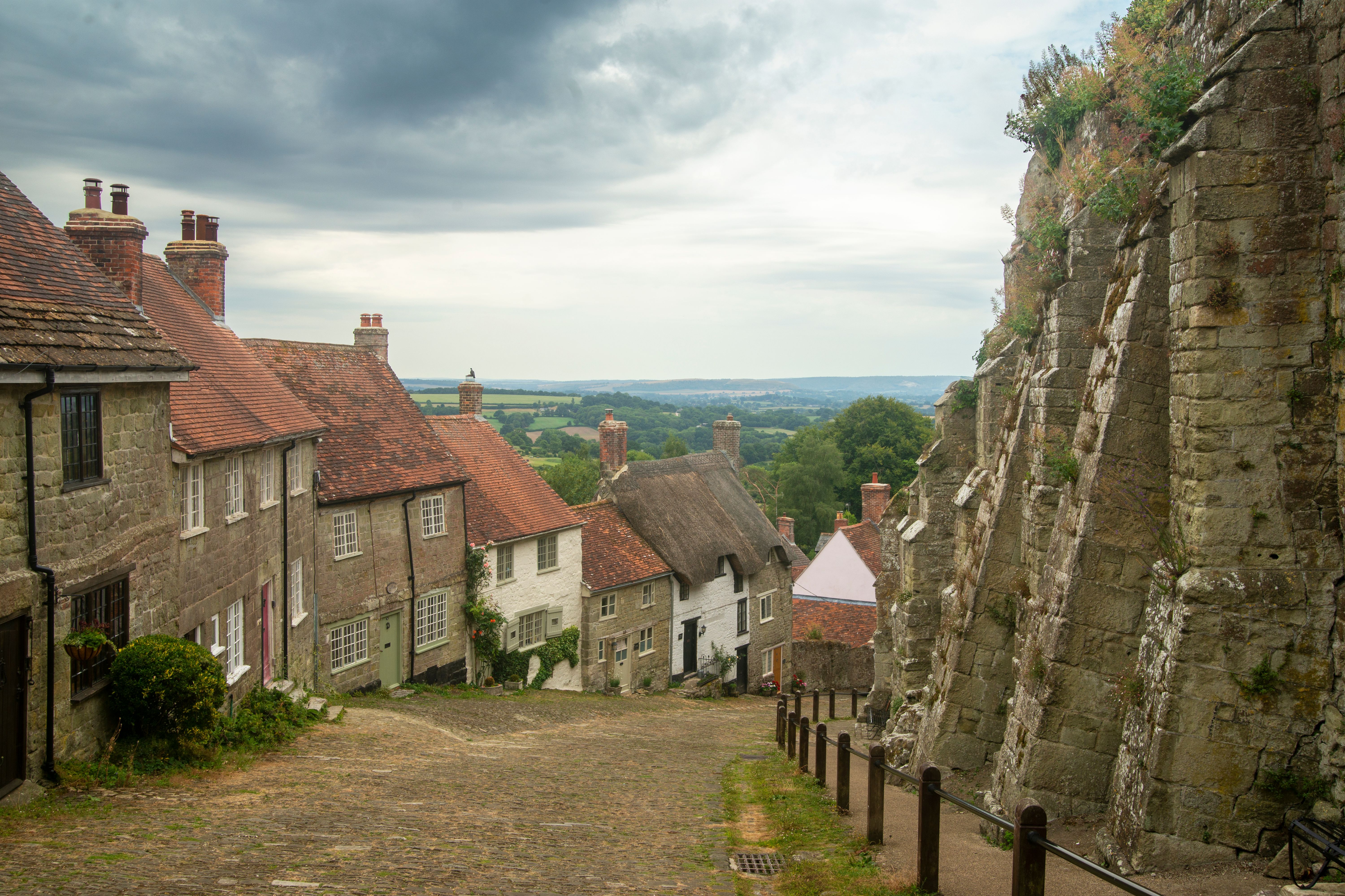 Charming Rural Street in Shaftesbury, England · Free Stock Photo