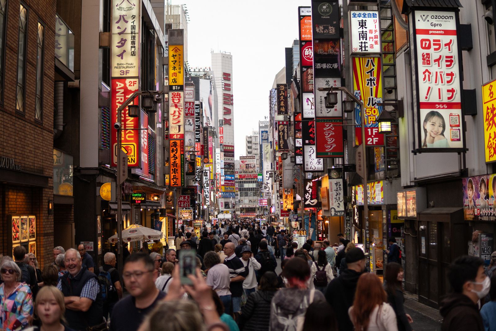 Vibrant Street Scene in Tokyo's Shinjuku District · Free Stock Photo