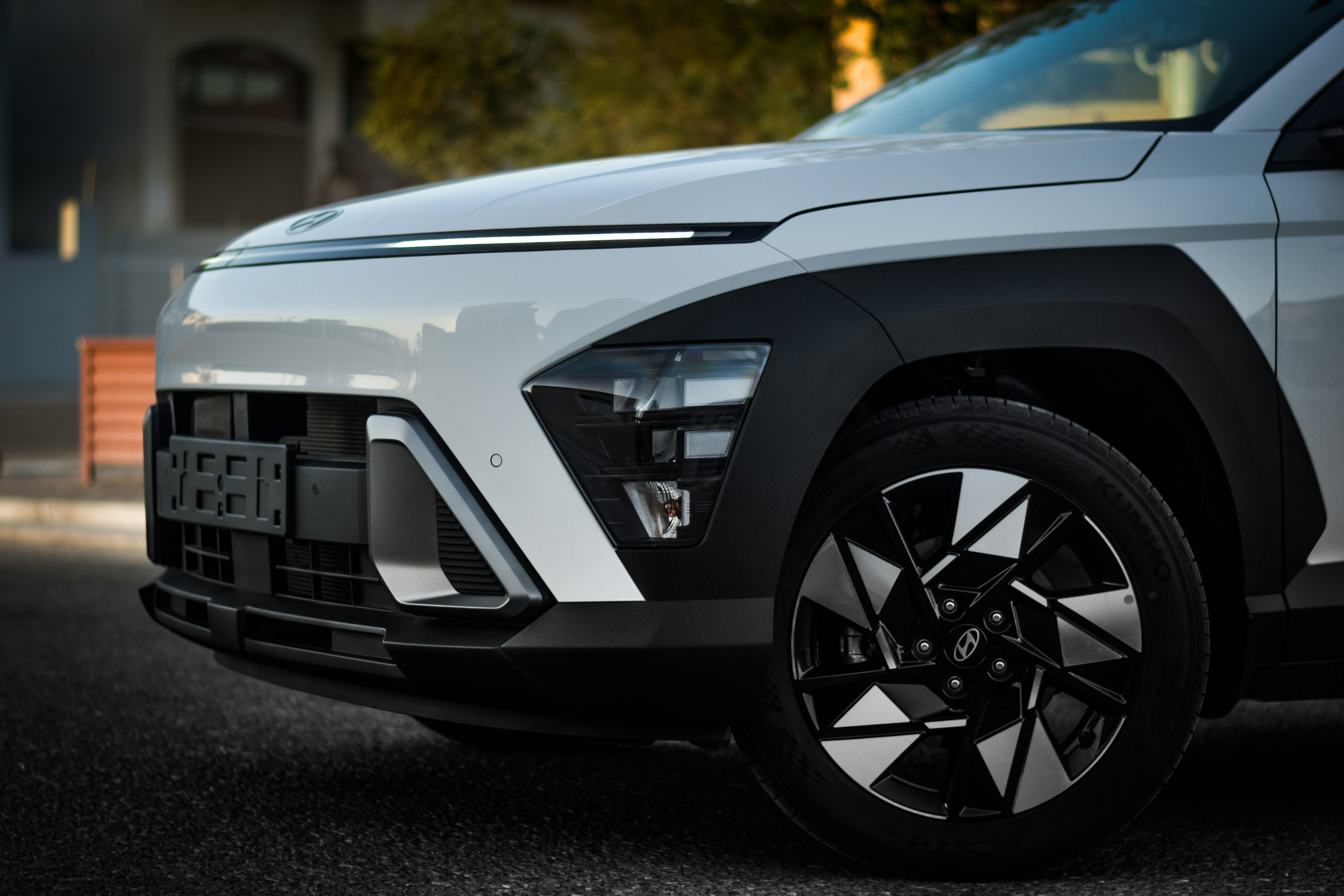 Close-up of Modern Car Front with Stylish Wheel · Free Stock Photo