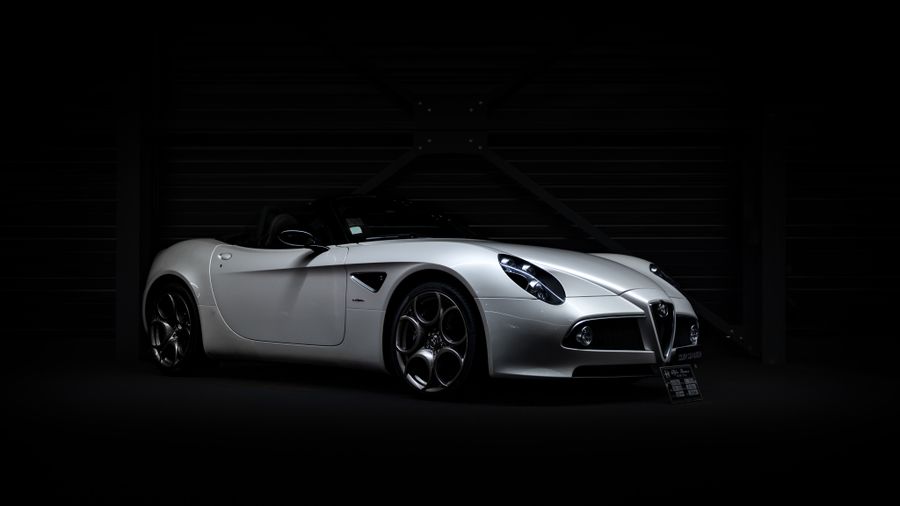 Selling a Sports Car: Timing, Pricing, and What Actually Gets It Sold