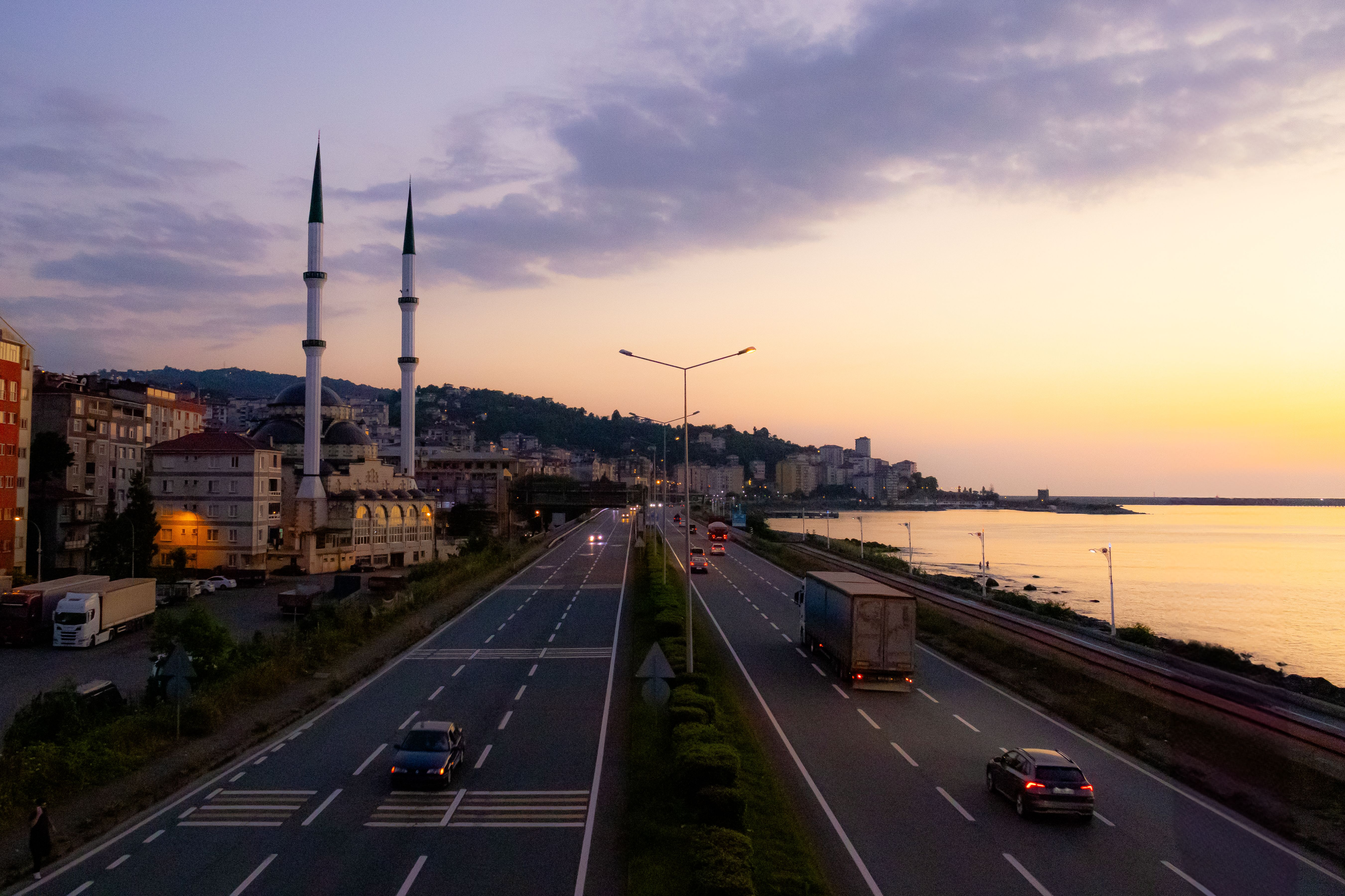 Scenic Coastal Highway at Sunset in Rize, Türkiye · Free Stock Photo