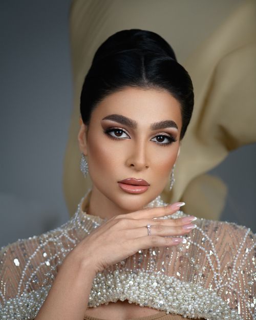 Free Middle Eastern woman in glamorous fashion with intricate details and elegant pose. Stock Photo