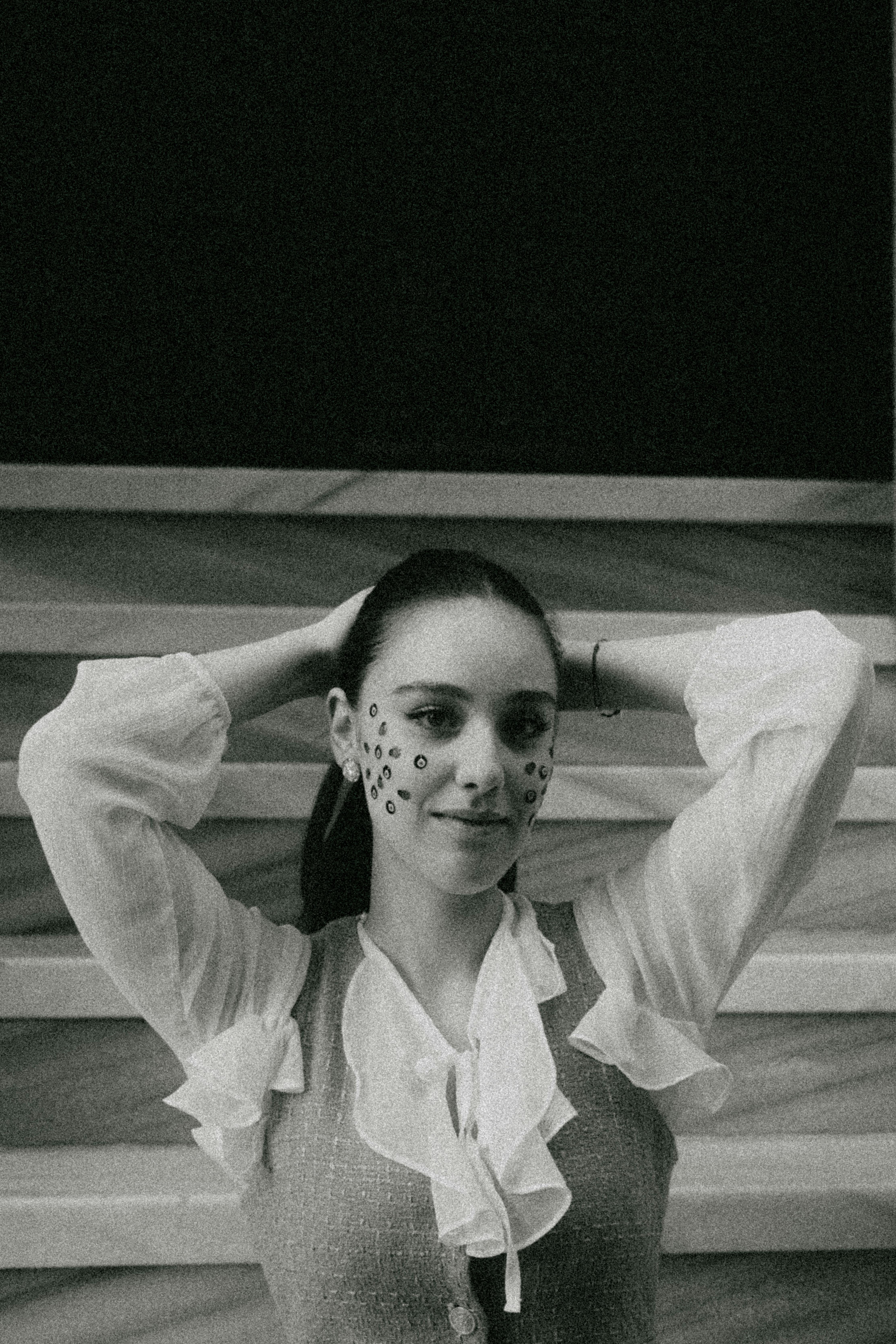 Gratuit Portret artistic alb-negru al unei tinere cu machiaj facial creativ. Fotografie de stoc