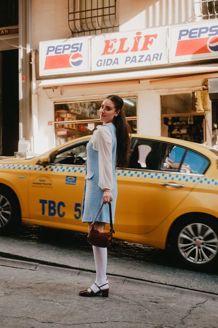 Tweed xanh khoác ngoài áo voan xuyên thấu, đôi tất cao cổ mới là điểm nhấn 💙
#hômnaymặcgì #lightblue #dress #heels