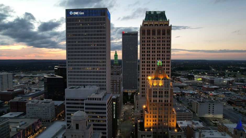 Oklahoma City costs - Traditional market square with local vendors