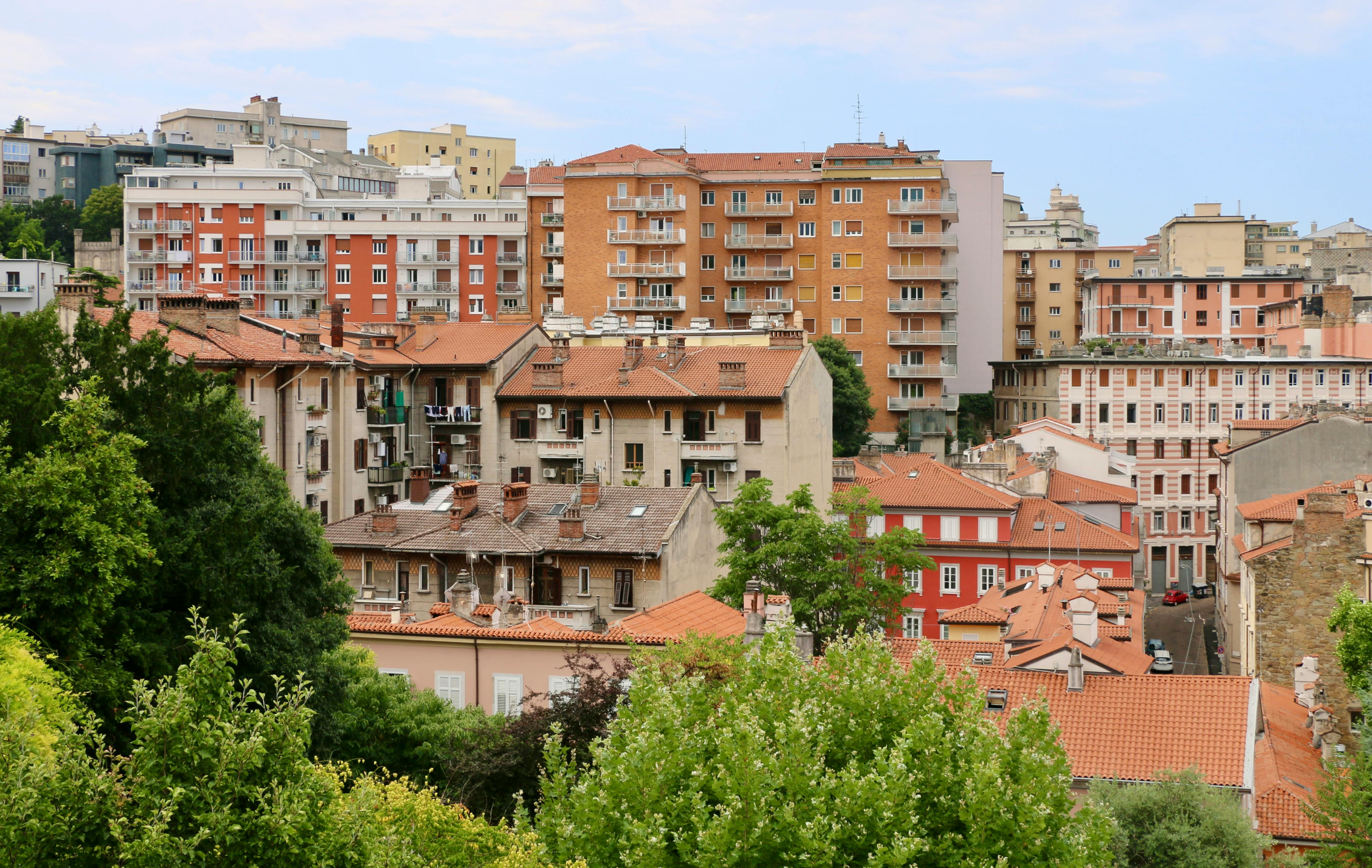 quartiere residenziale italiano case e palazzi