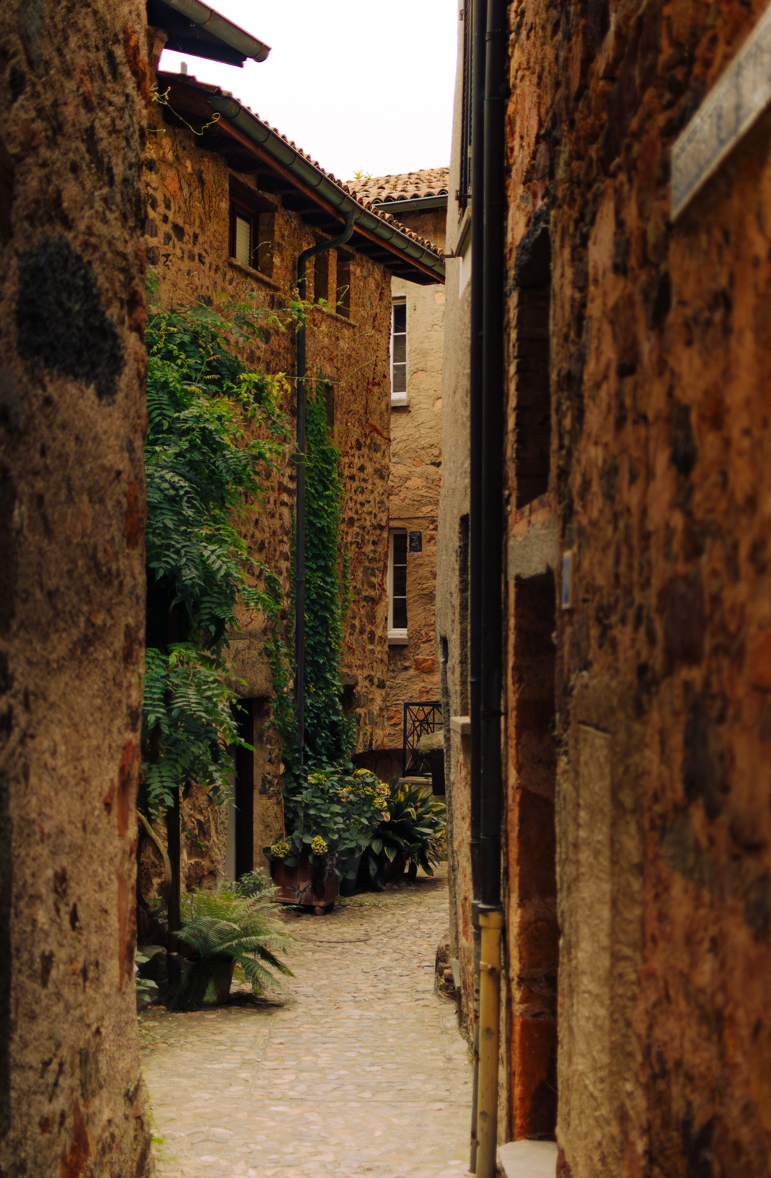 Charming Cobblestone Alley in Historic Village · Free Stock Photo