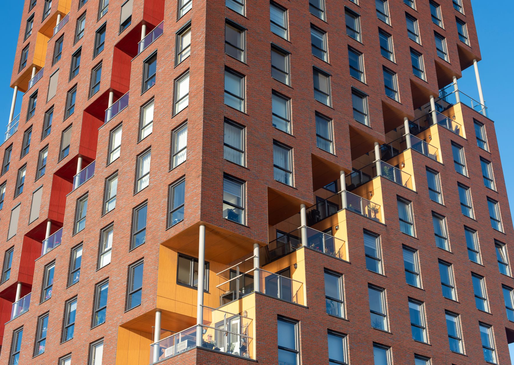 Flat removals in Hyde Park — crew wrapping and loading on moving day