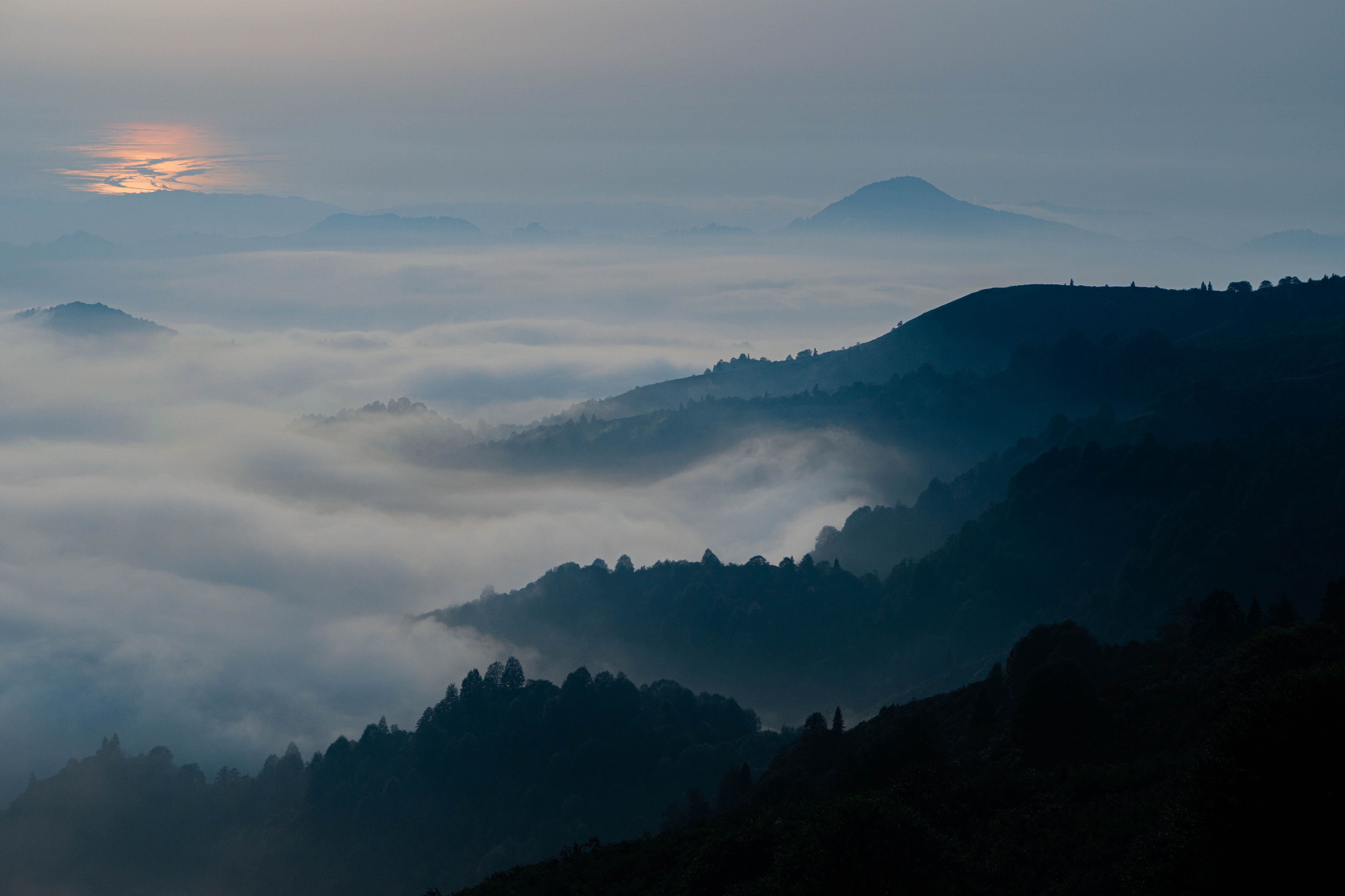 Misty Mountain Landscape at Sunrise · Free Stock Photo