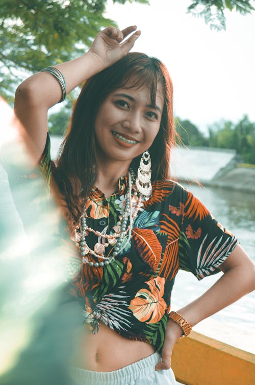 Mujer Posando Para Una Foto