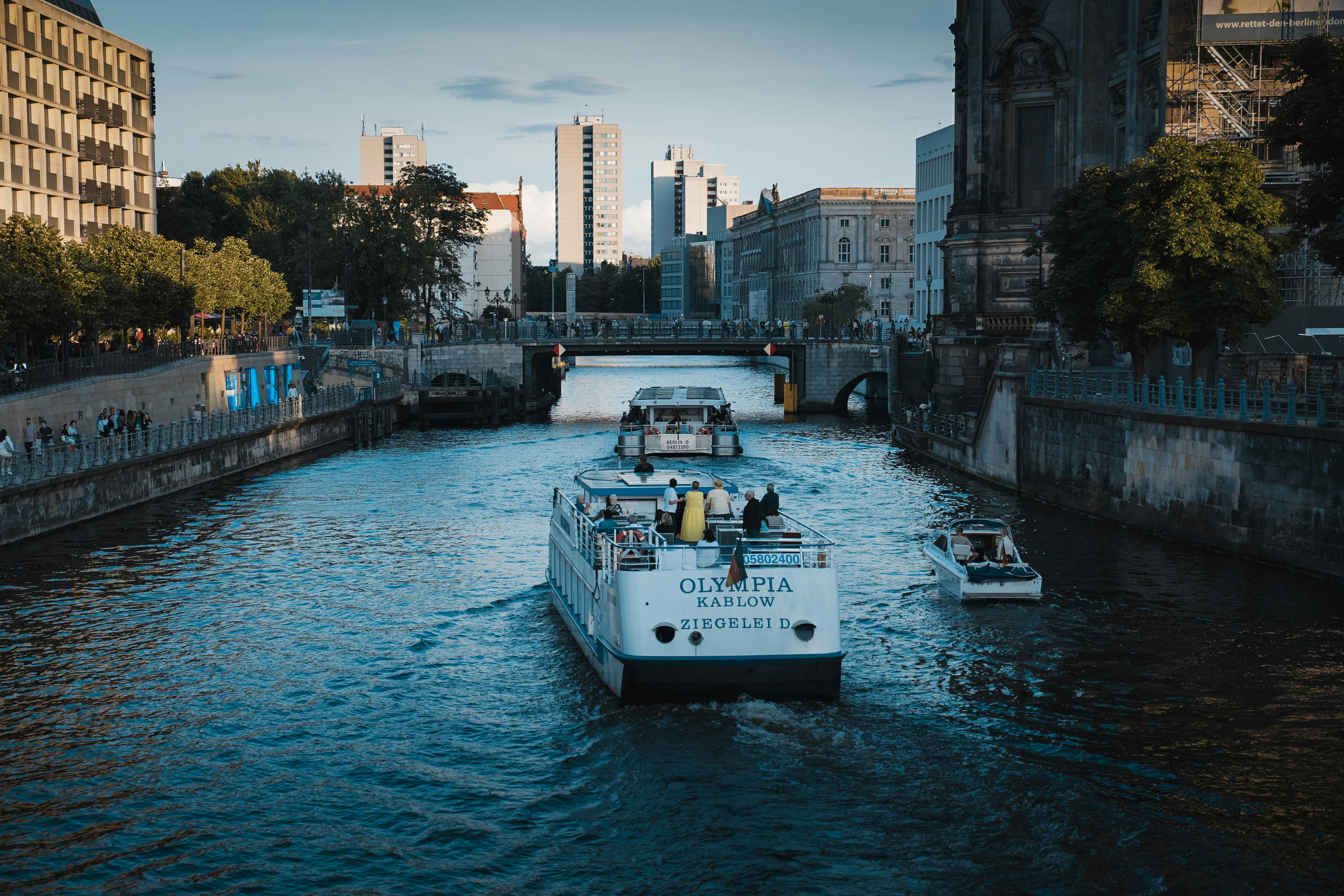 immigration lawyer berlin — Photo by Ismail Abou Khalil on Pexels