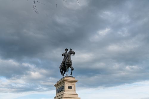 Free Majestic equestrian statue in Gettysburg, captured under a dramatic sky highlighting its historical significance. Stock Photo