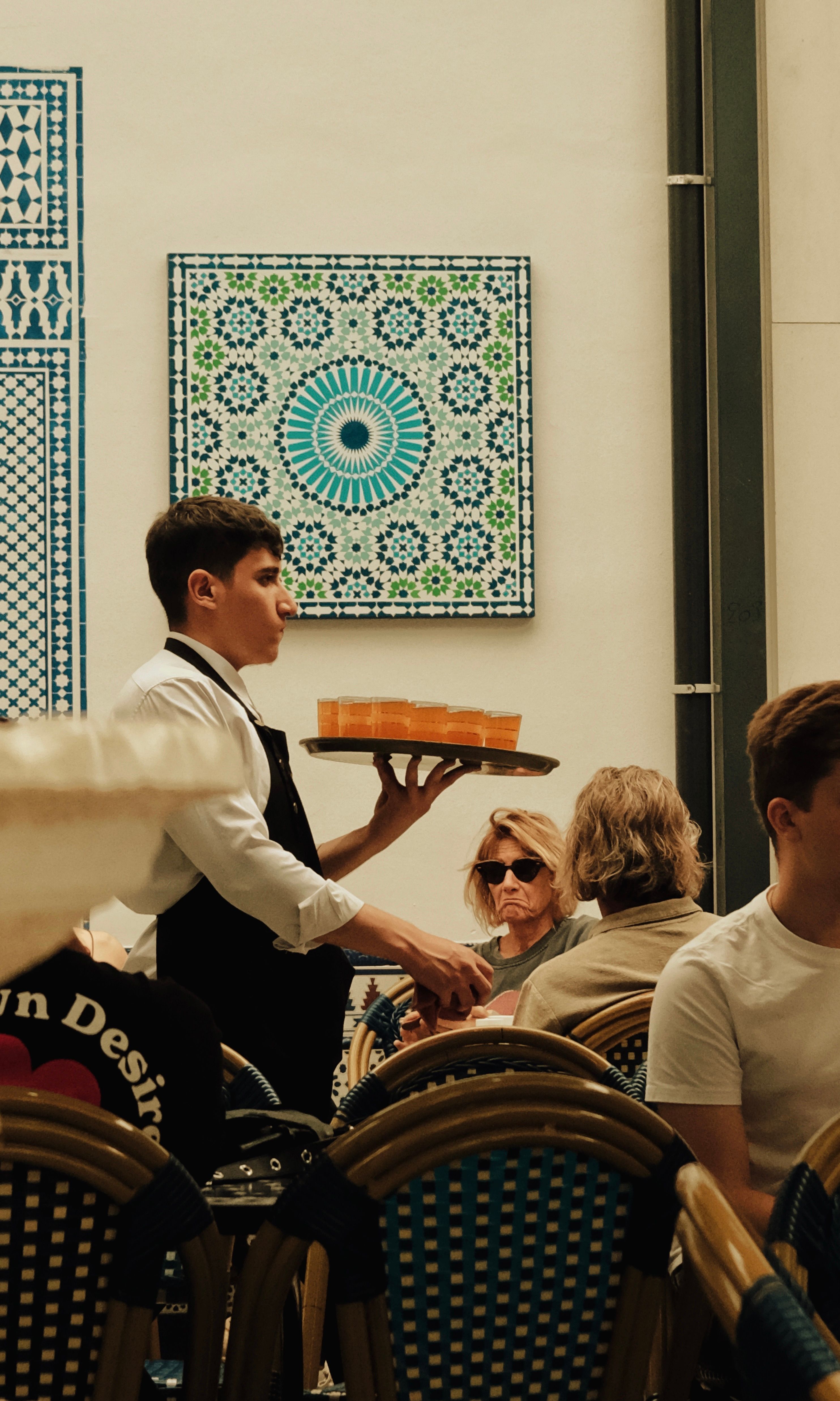 Charming Parisian Café Scene with Waiter · Free Stock Photo