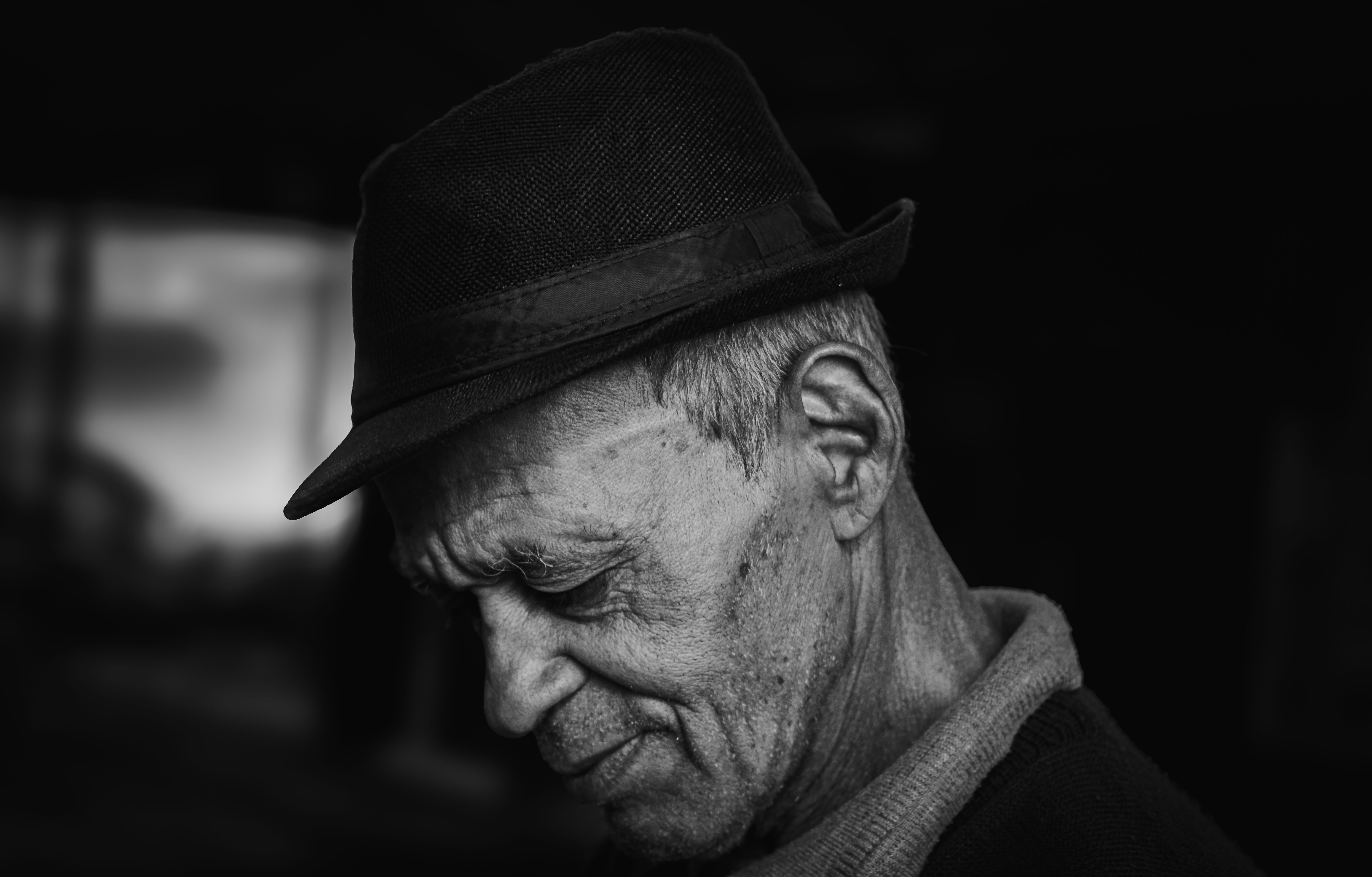 Retrato En Blanco Y Negro De Un Anciano Con Sombrero · Foto de stock ...