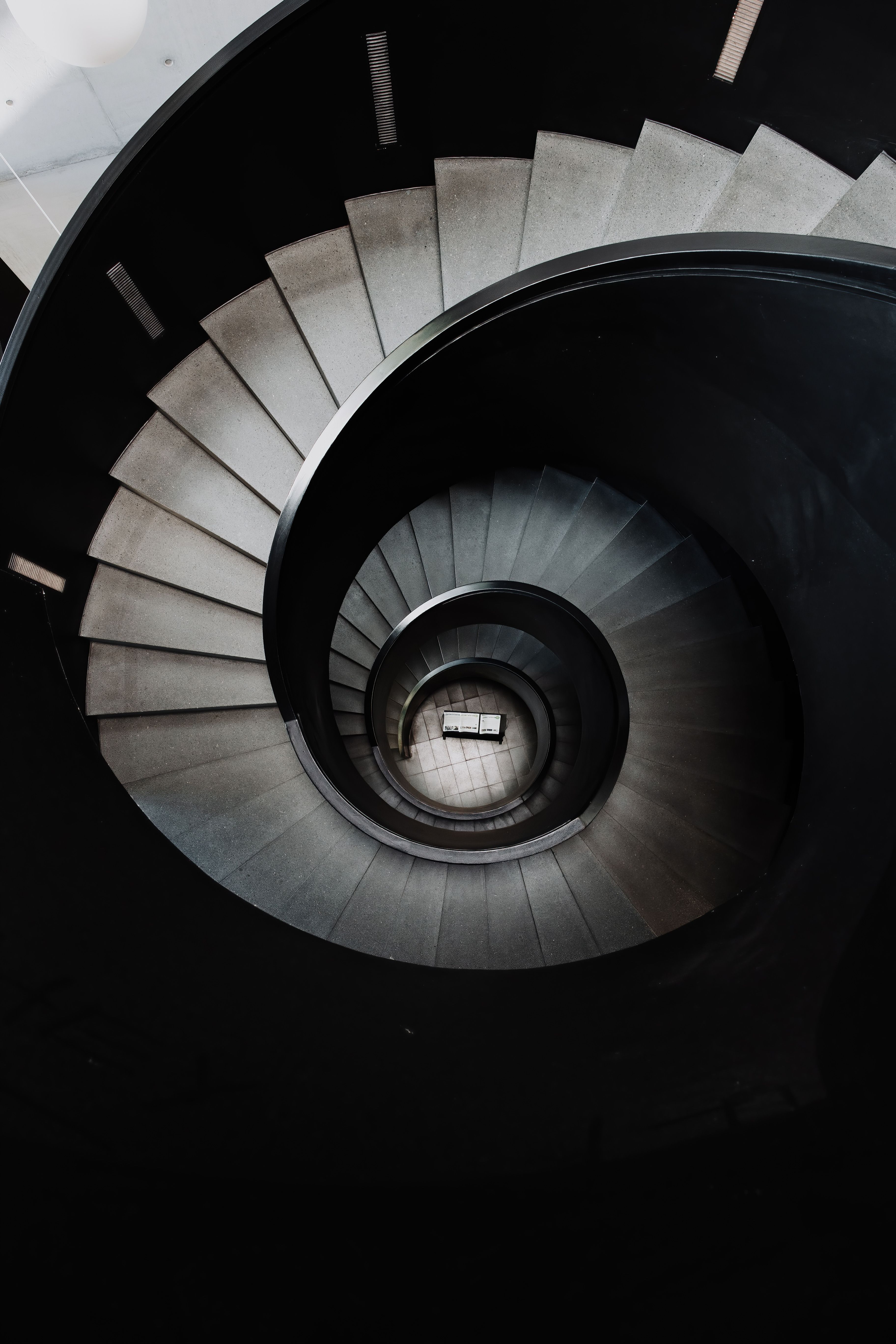 free-photo-of-spiral-staircase-with-dramatic-lighting.jpeg?auto=compress\u0026cs=tinysrgb\u0026w=1600\u0026loading=lazy