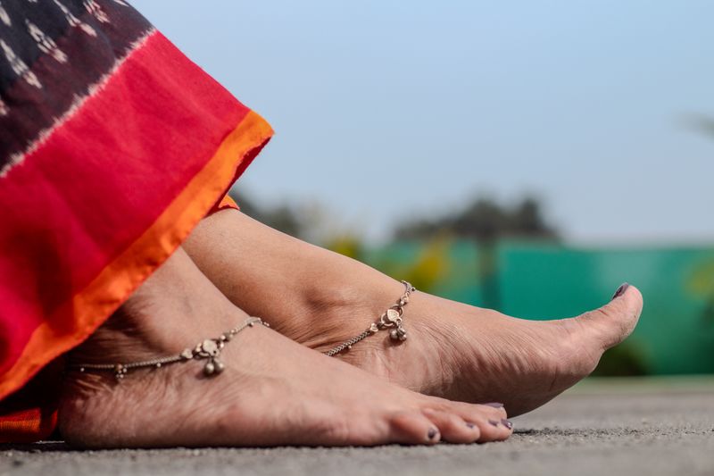 Gold payal anklet chain with small bells