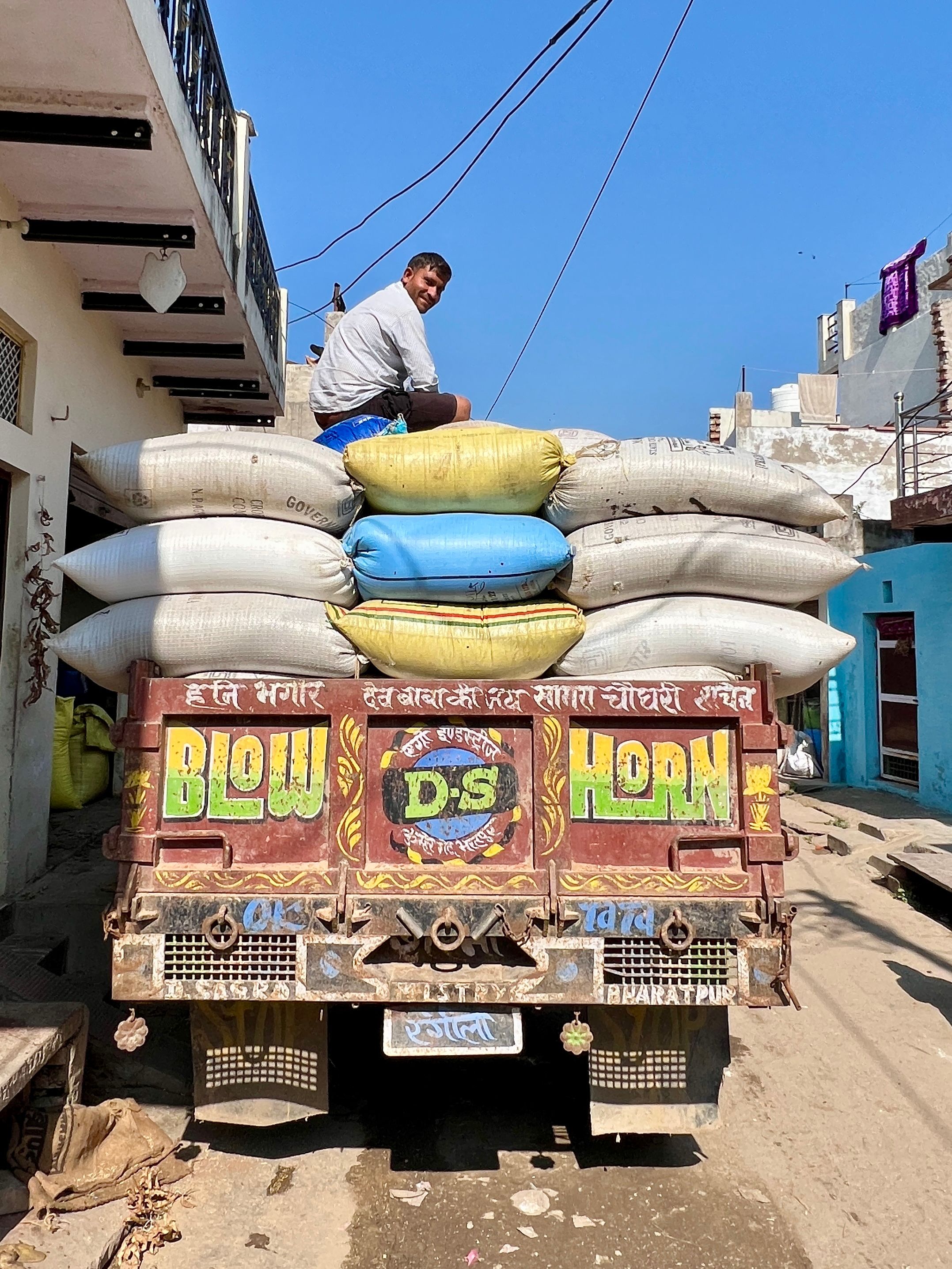 Loaded Truck on Indian Street with Decorated Back · Free Stock Photo