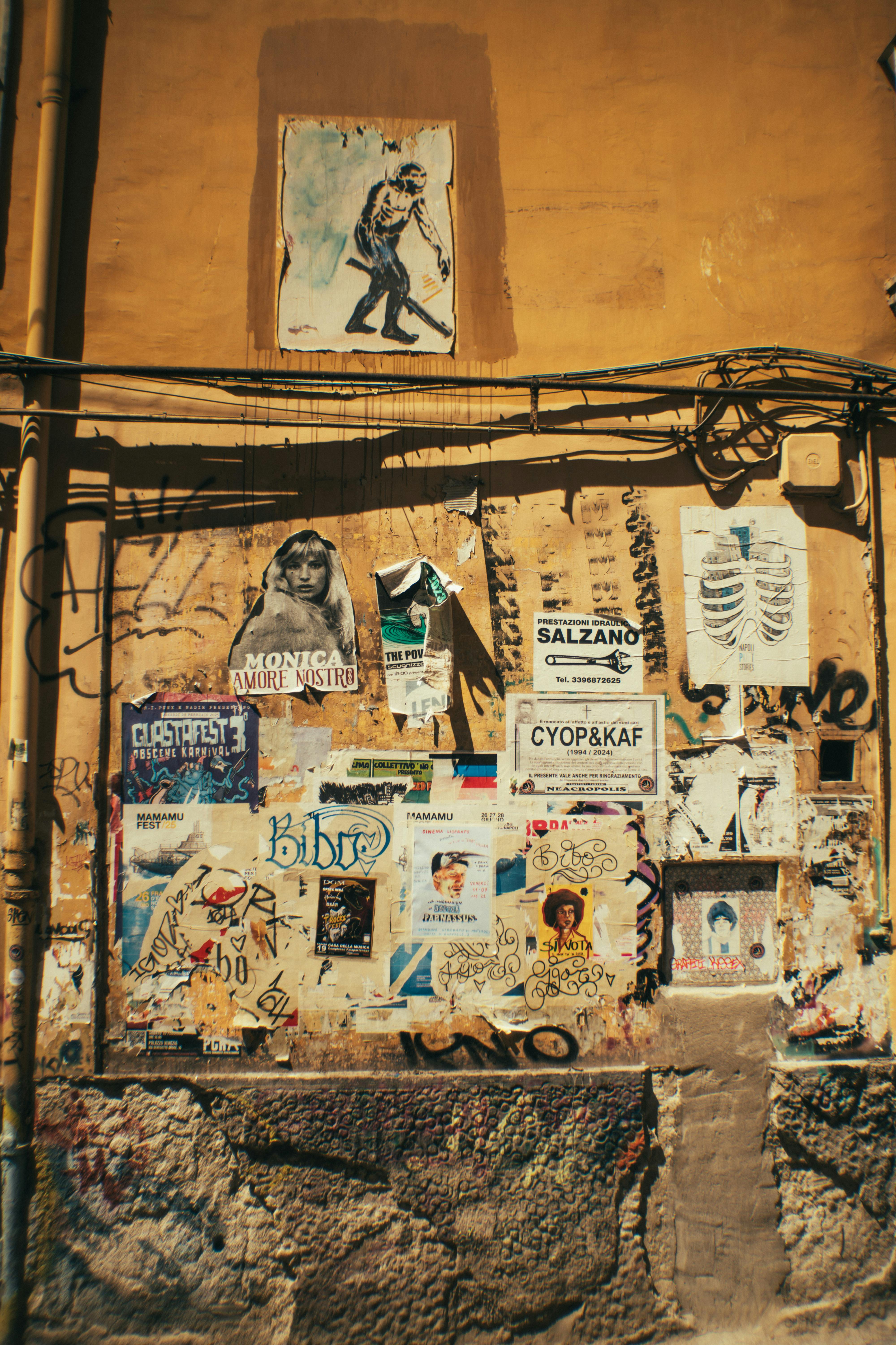 Kostenlos Kostenloses Stock Foto zu alte plakate, alte wand, aufkleben Stock-Foto