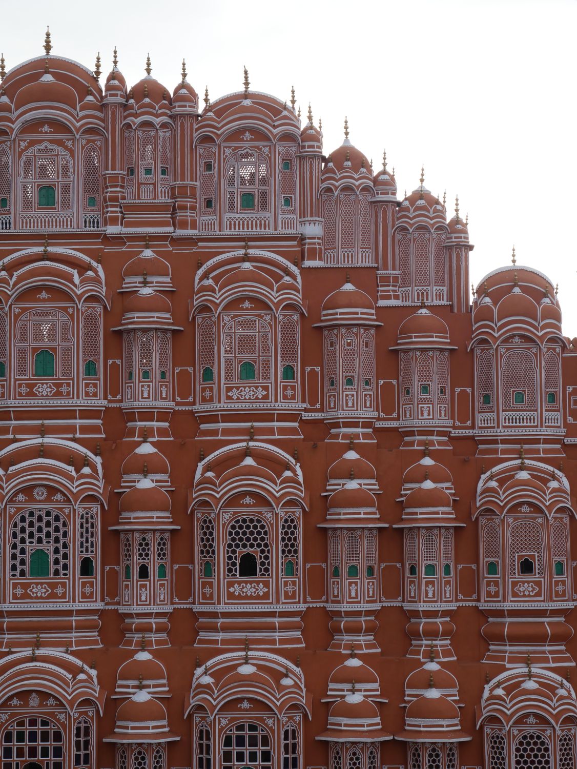 The intricate pink sandstone facade of Hawa Mahal in Jaipur.