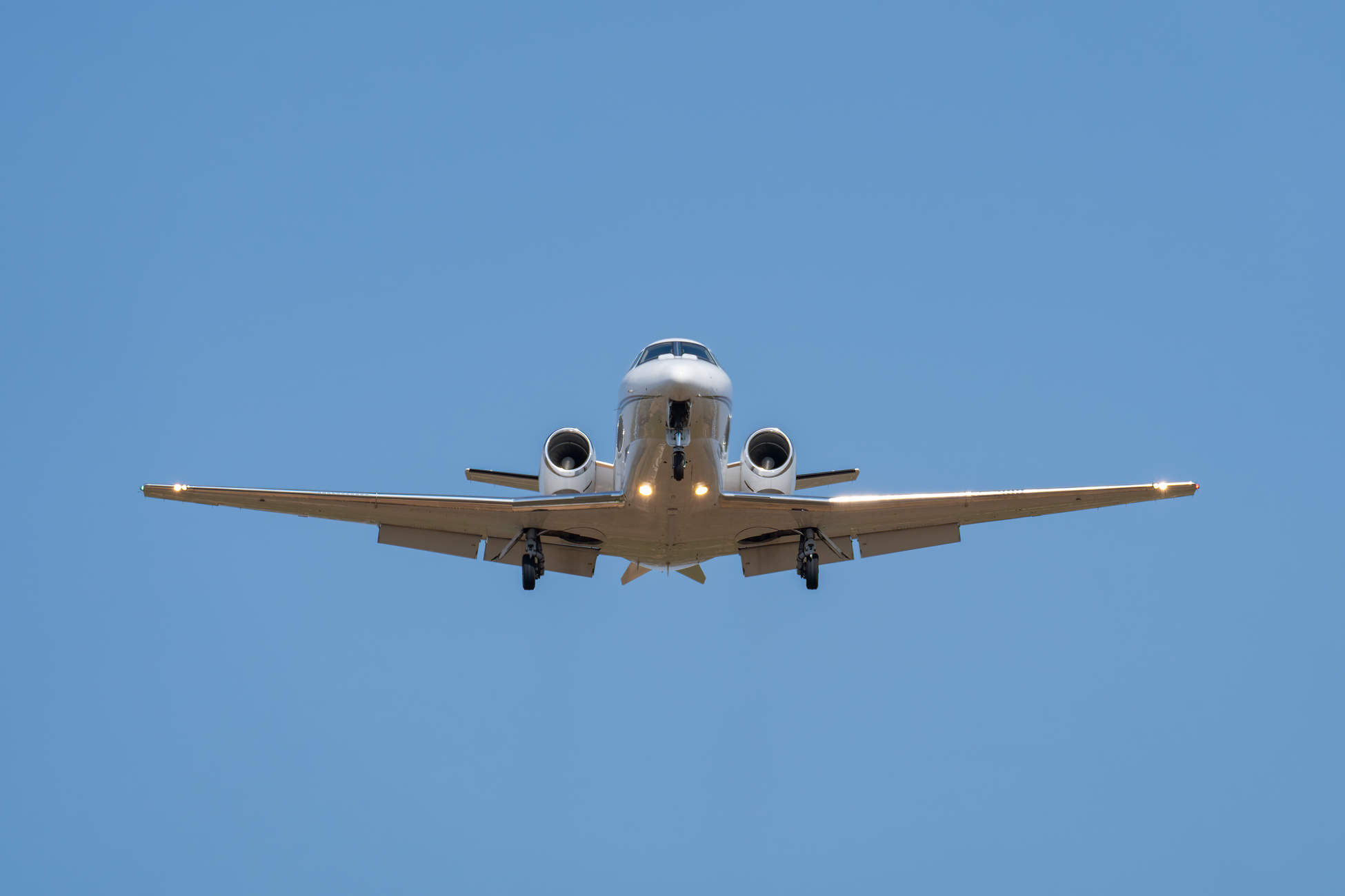Privévliegtuig stort neer en vat vlam op luchthaven Dominicaanse Republiek