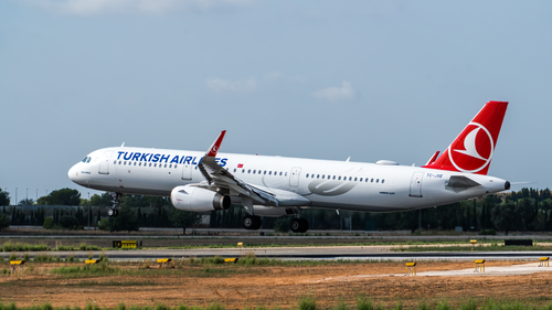 Free Turkish Airlines Airbus A321 landing at Manises Airport, Valencia, Spain. Stock Photo