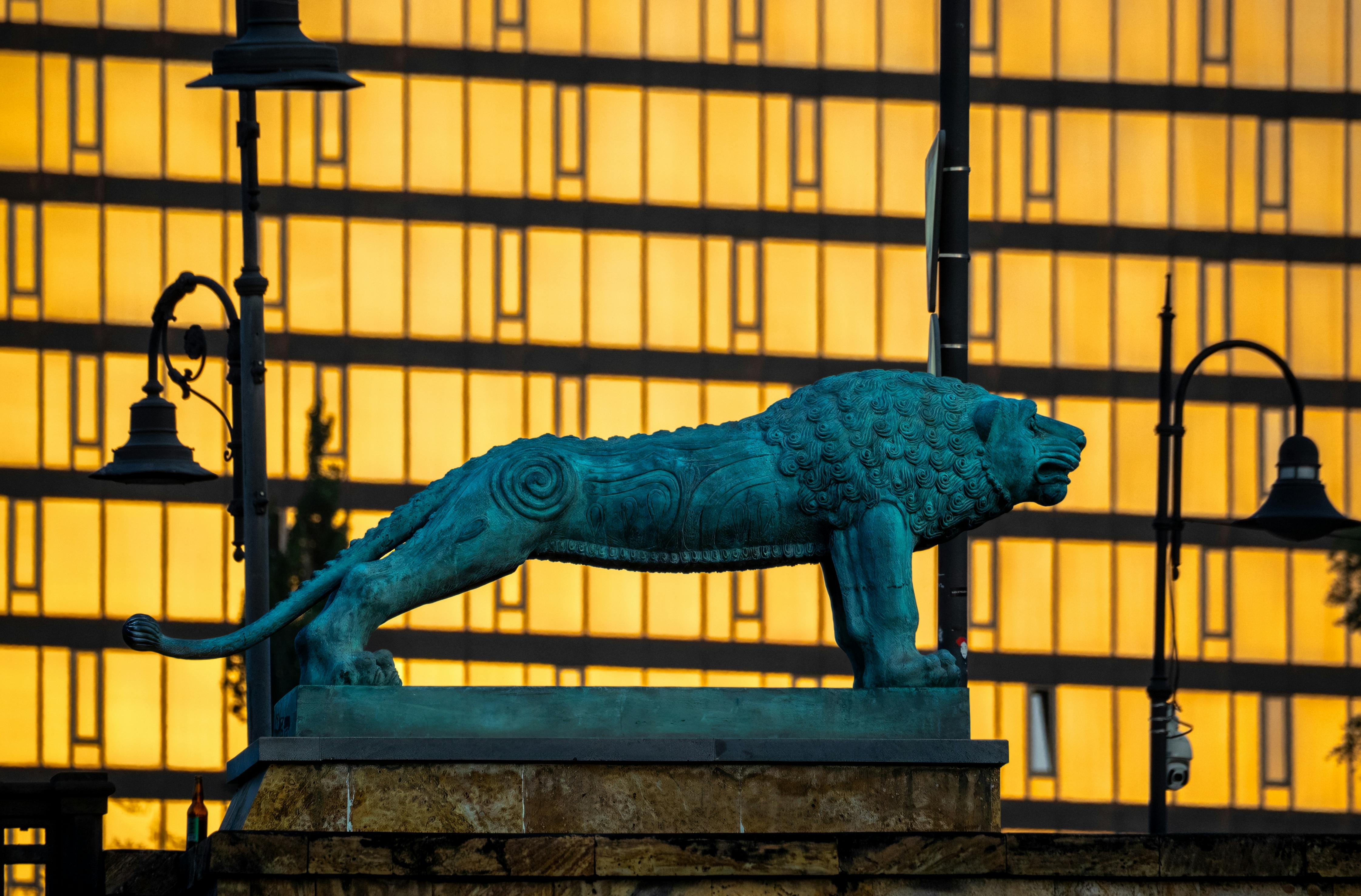Norway's central bank raises interest rates to curb inflation; European stocks end lower — Photo by Genadi Yakovlev on Pexels