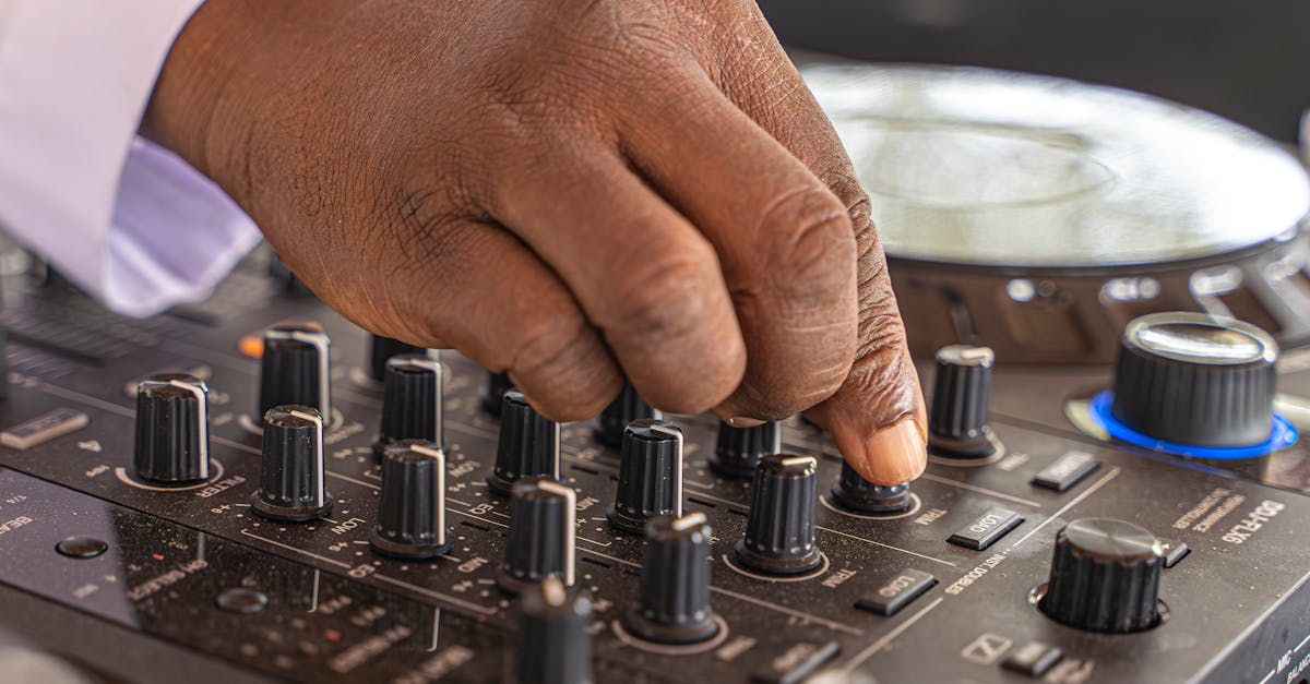 韓團KARD相隔七年再度來台 珍珠海岸國際音樂節竹圍漁港熱力開唱