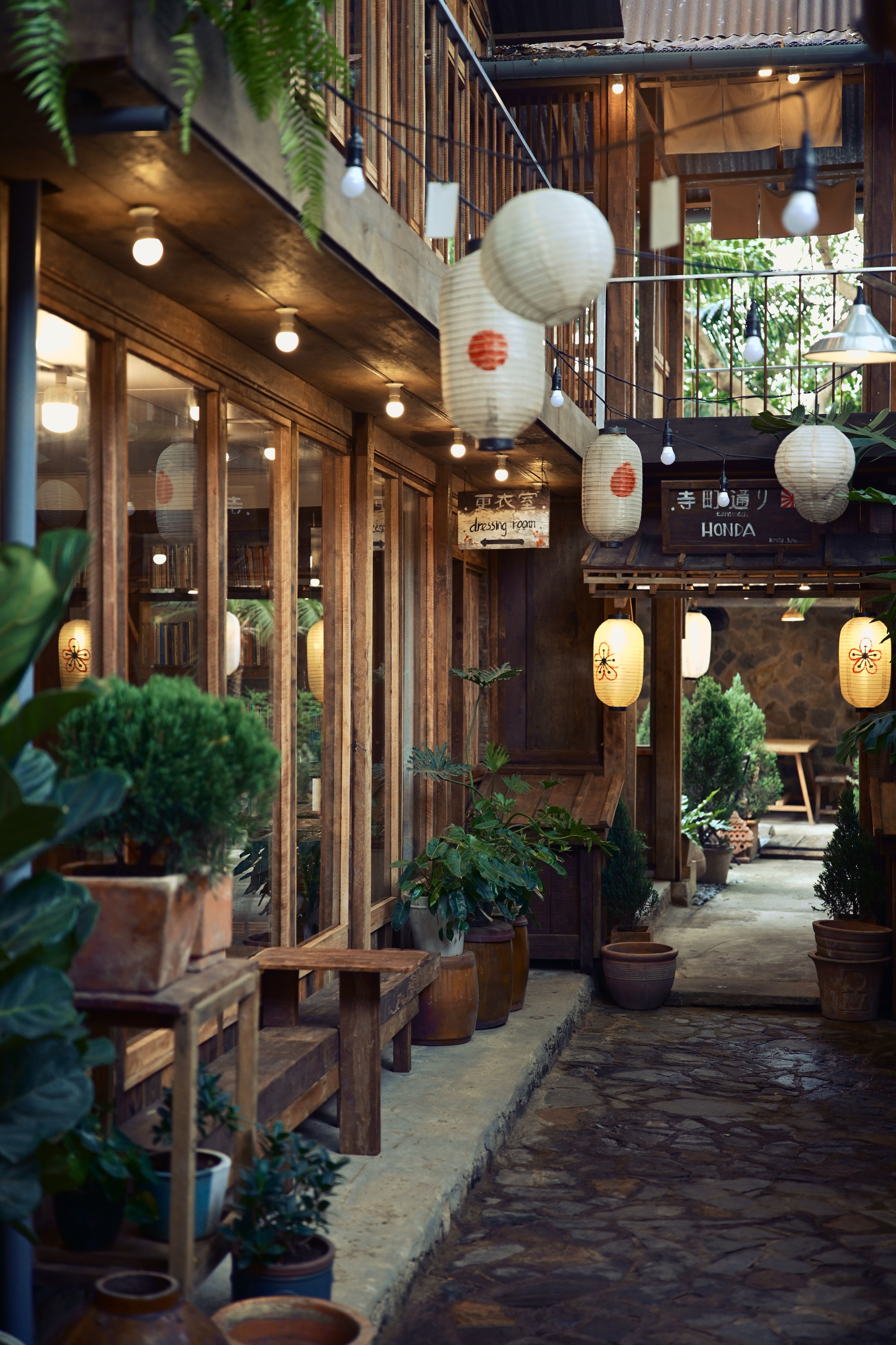 Cozy Asian Courtyard with Paper Lanterns · Free Stock Photo