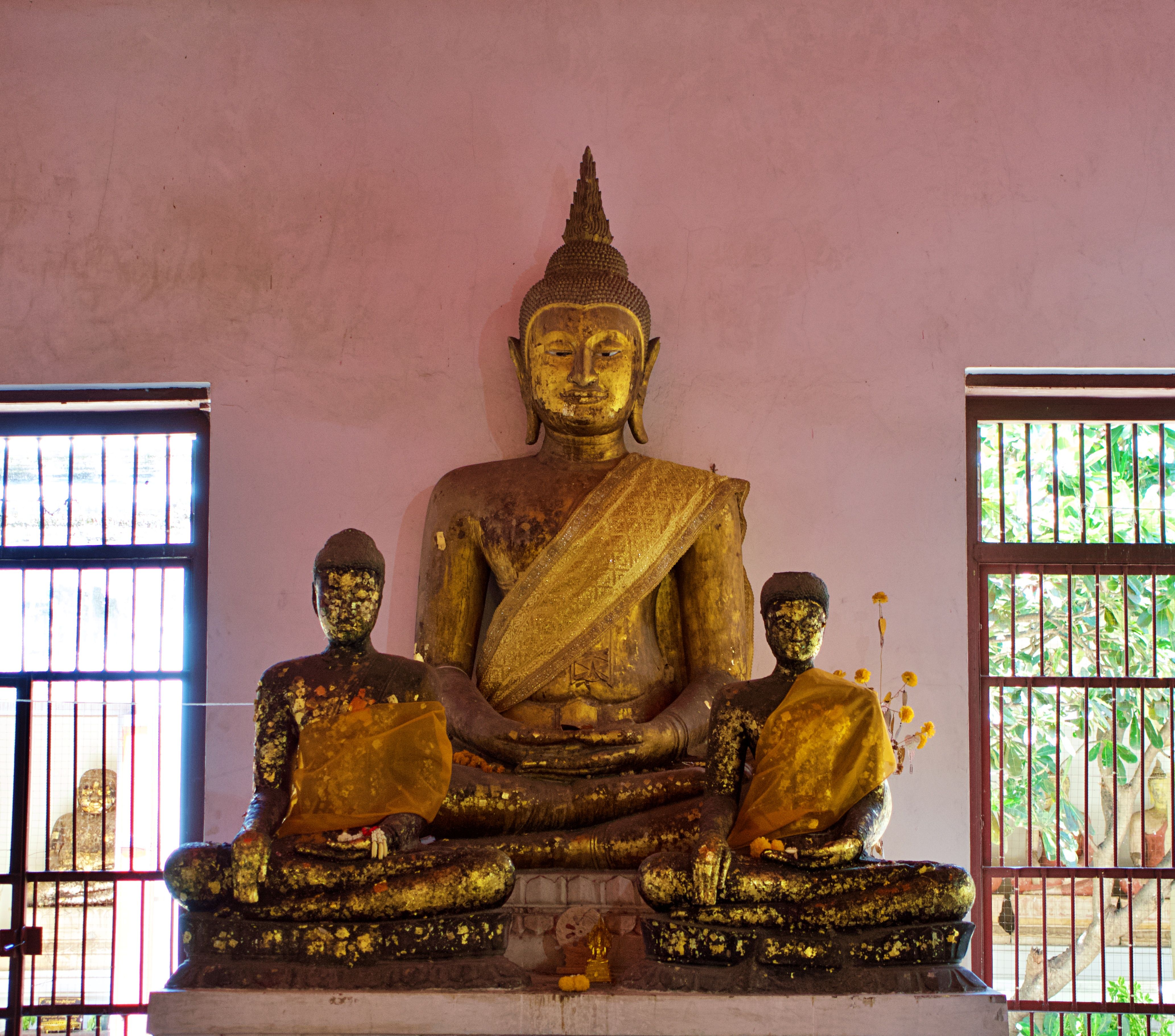 Golden Buddha Statues in Thai Cave Temple · Free Stock Photo