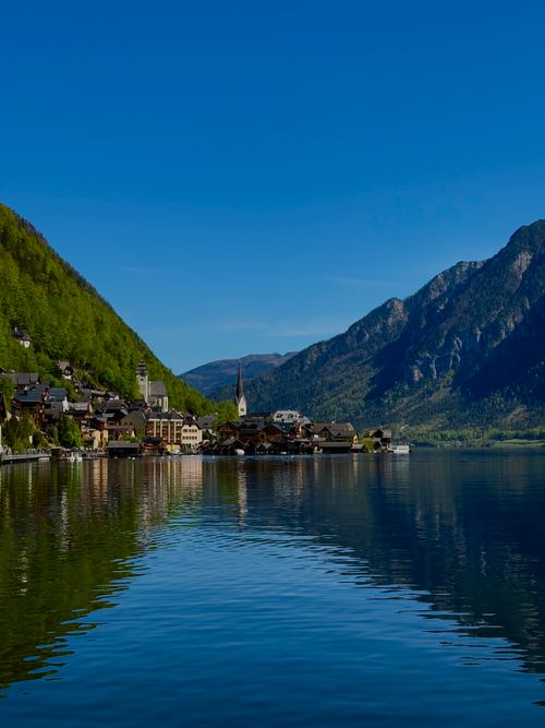 Free Serene morning view of Hallstatt village by the lake with mountains in the background. Stock Photo