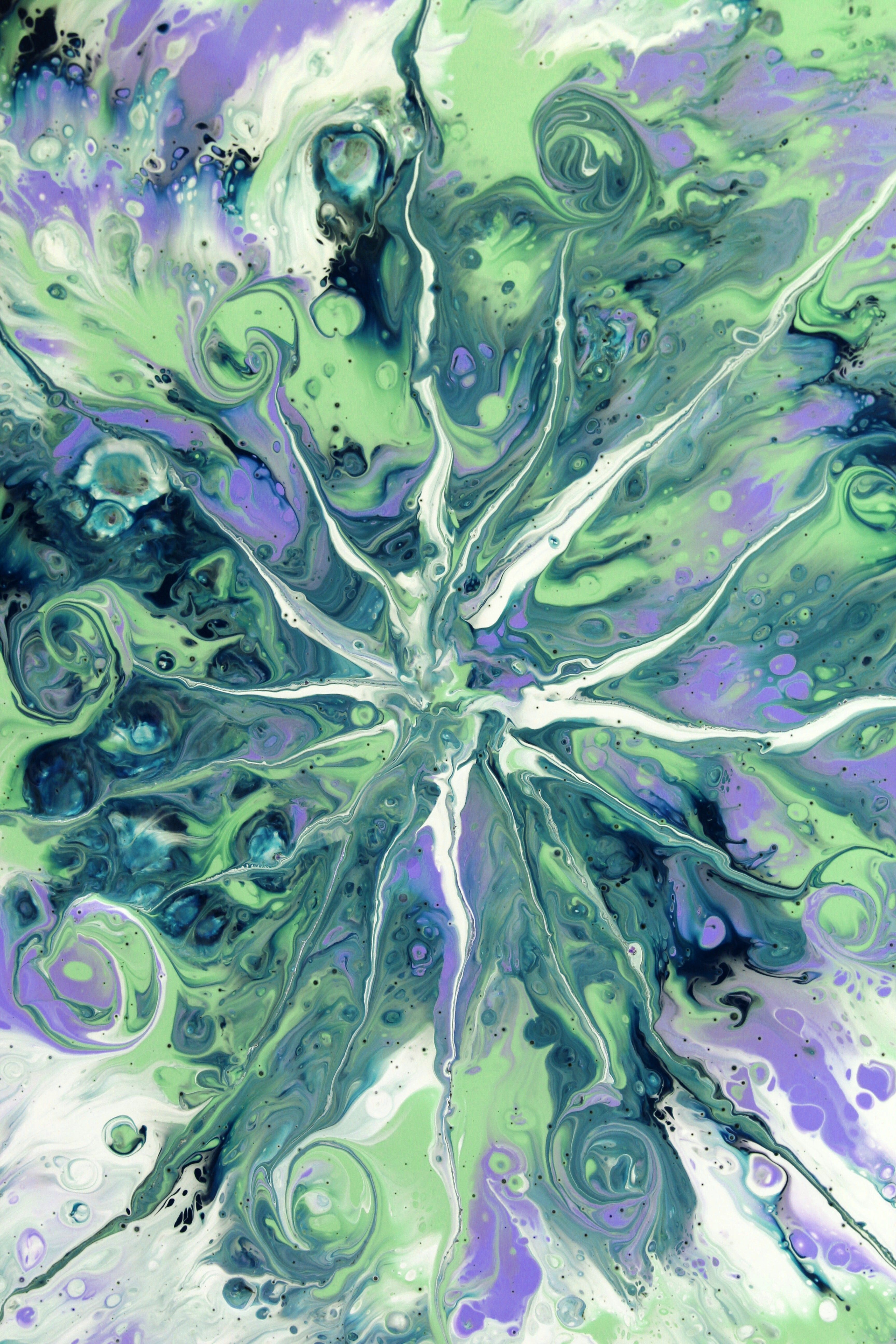 Abstract Fluid Art with Vibrant Green and Purple · Free Stock Photo