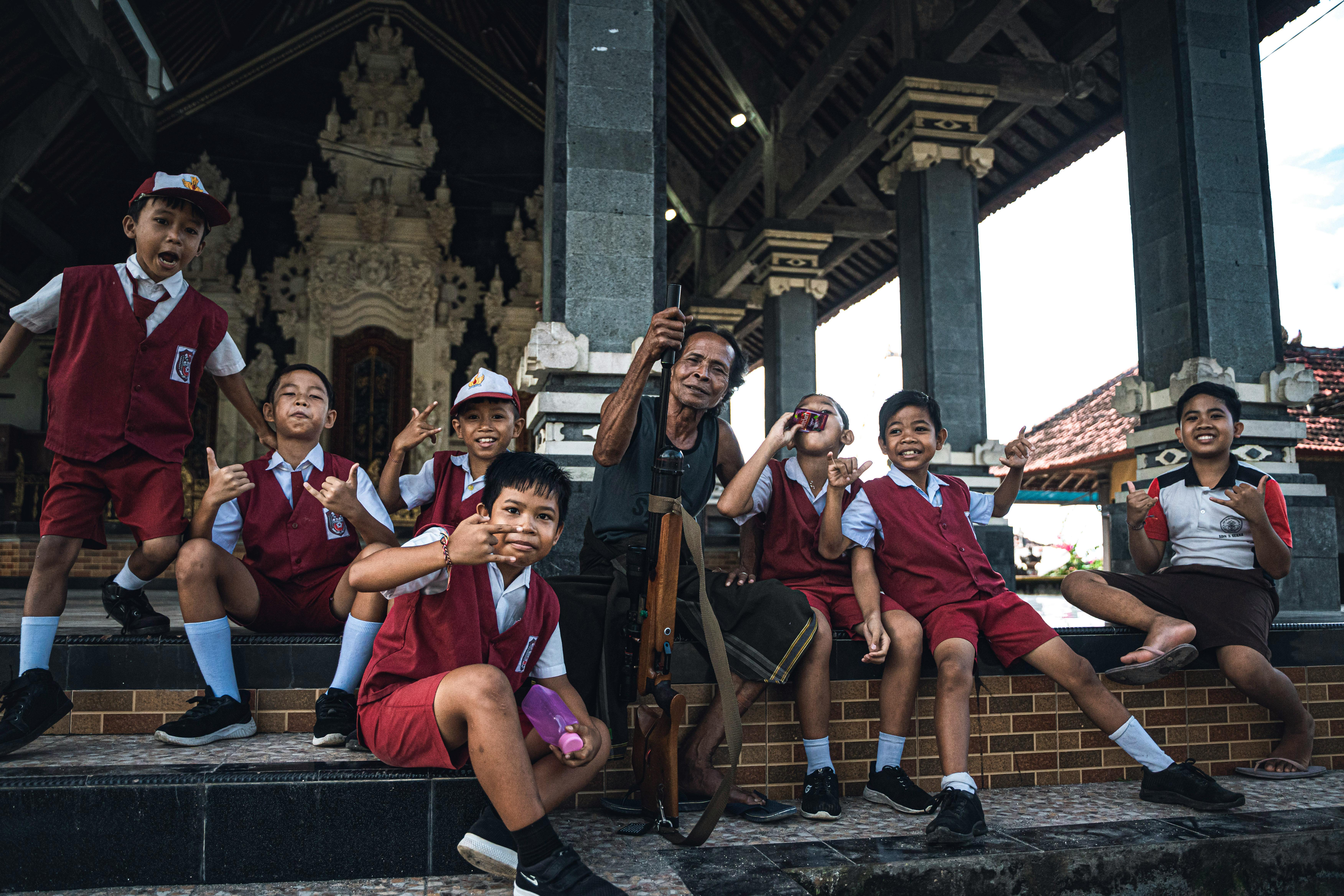 Kesalahan Wisatawan Saat Berinteraksi dengan Warga Lokal dan Cara Menghindari