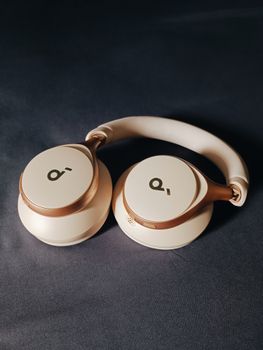 Glynzak Wireless Bluetooth Headphones Over Ear V6.0 HiFi Stereo with Mic | 65H Playtime Headset and 6EQ Modes Foldable Bluetooth Headphones for Desktop Computer Laptop Rose Gold