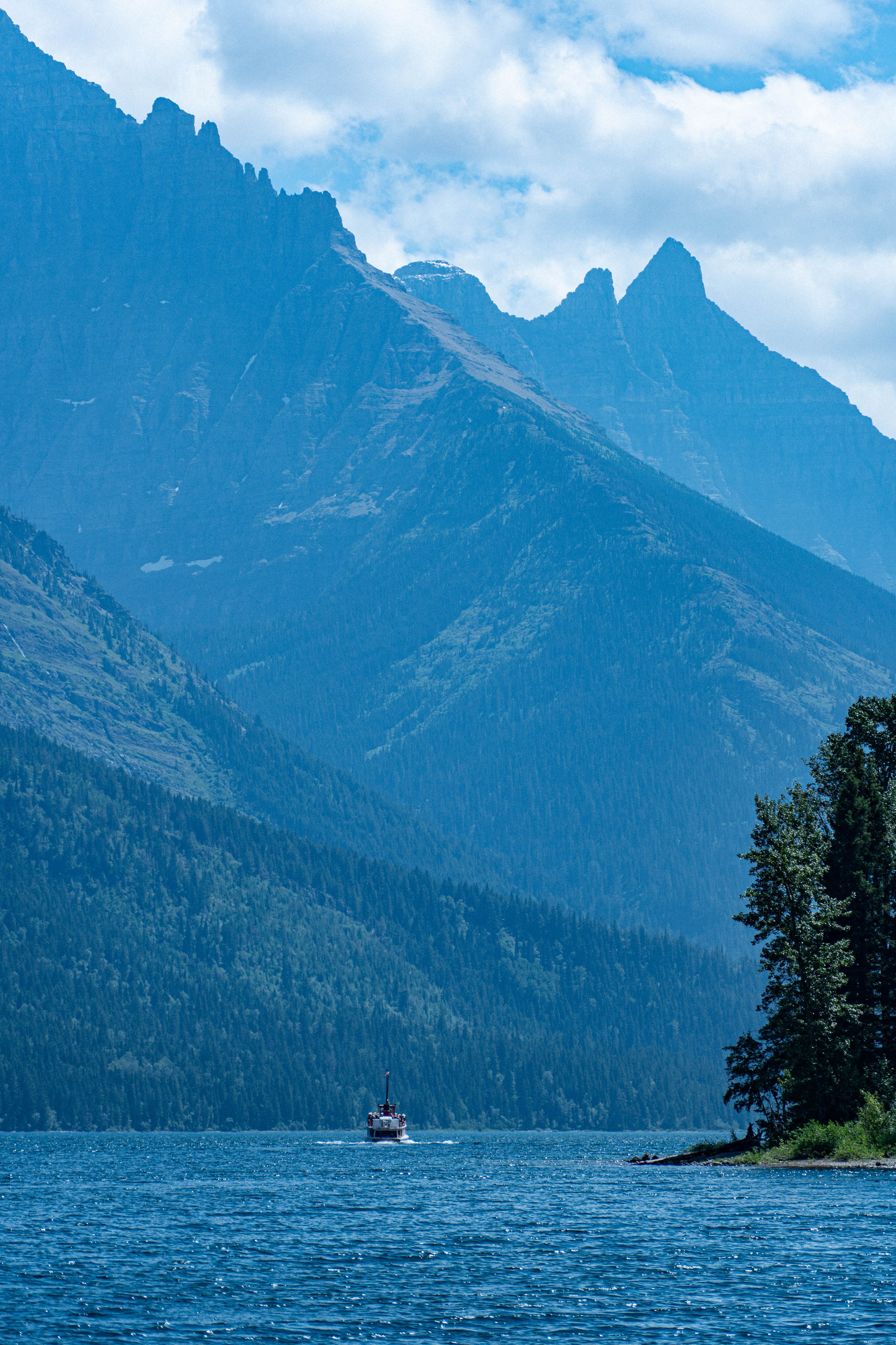 Scenic View of Waterton Lakes and Rocky Mountains · Free Stock Photo