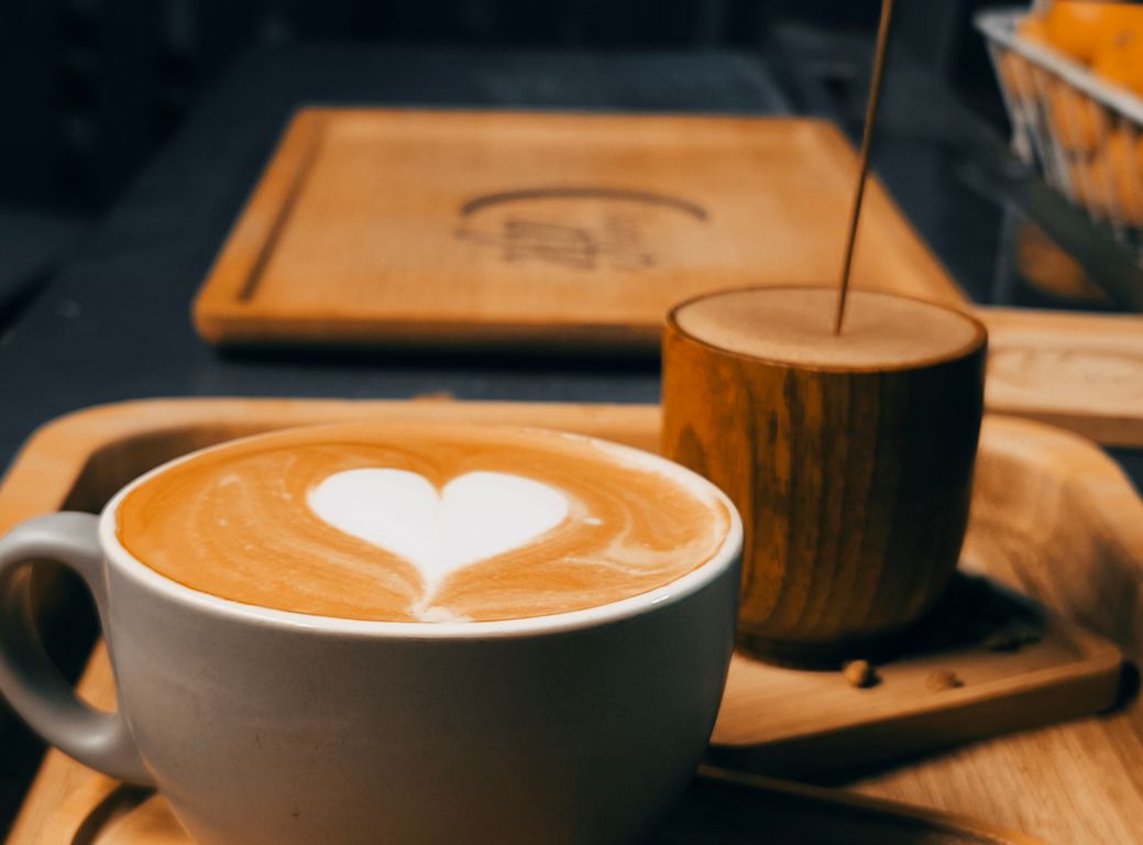 Online dating: starting a conversation on a niche platform