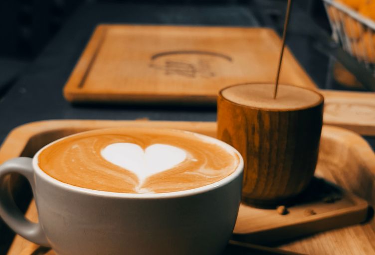 Online dating: starting a conversation on a niche platform