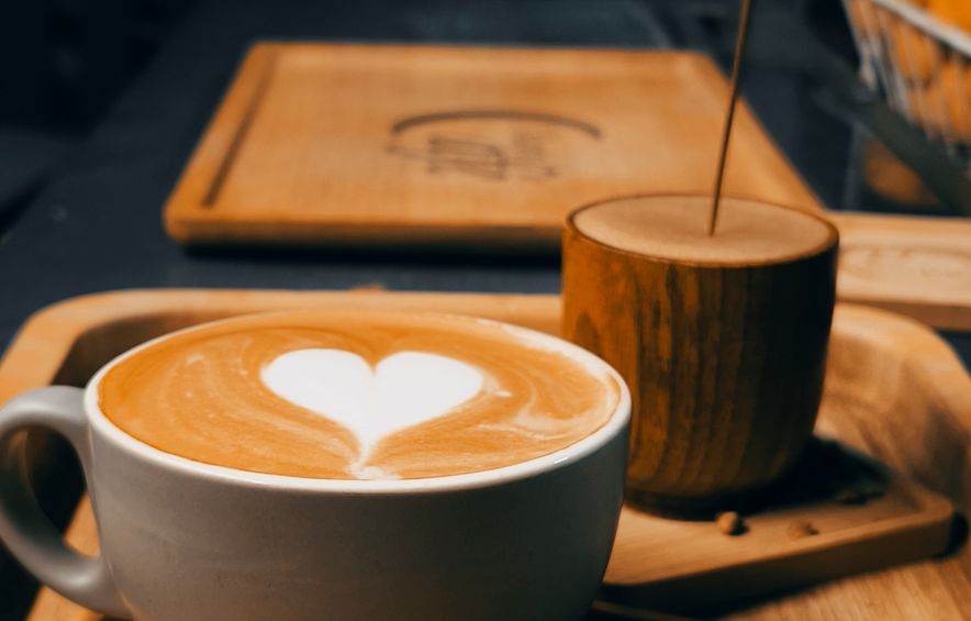 Online dating: starting a conversation on a niche platform