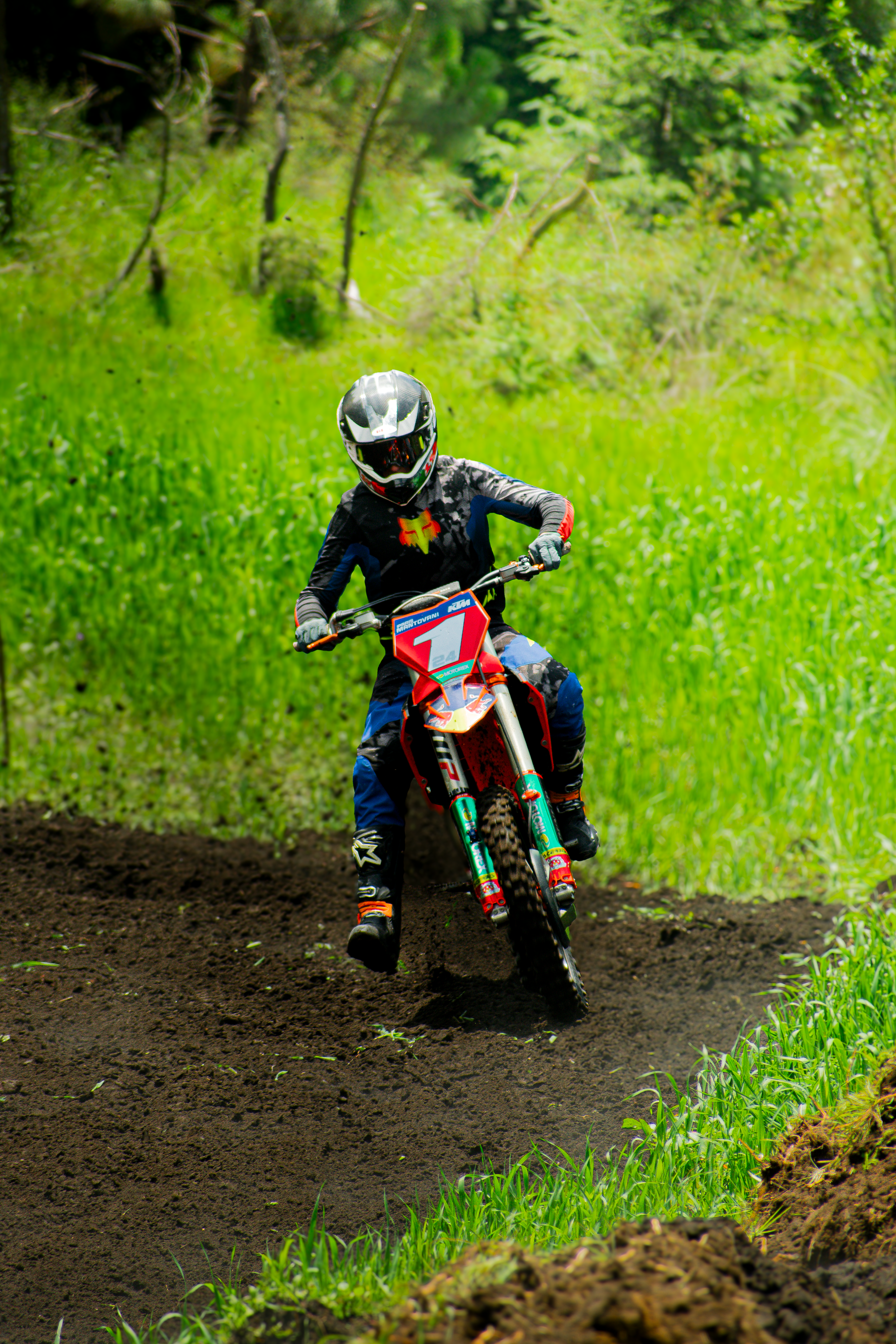 Exciting Motocross Rider in Vibrant Green Landscape · Free Stock Photo