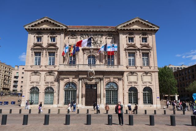 Marseille : le maire Payan exige la présence de Nuñez après les violences du 17 octobre