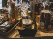 Beautiful assortment of gift items and local products in a cozy Almere shop.
